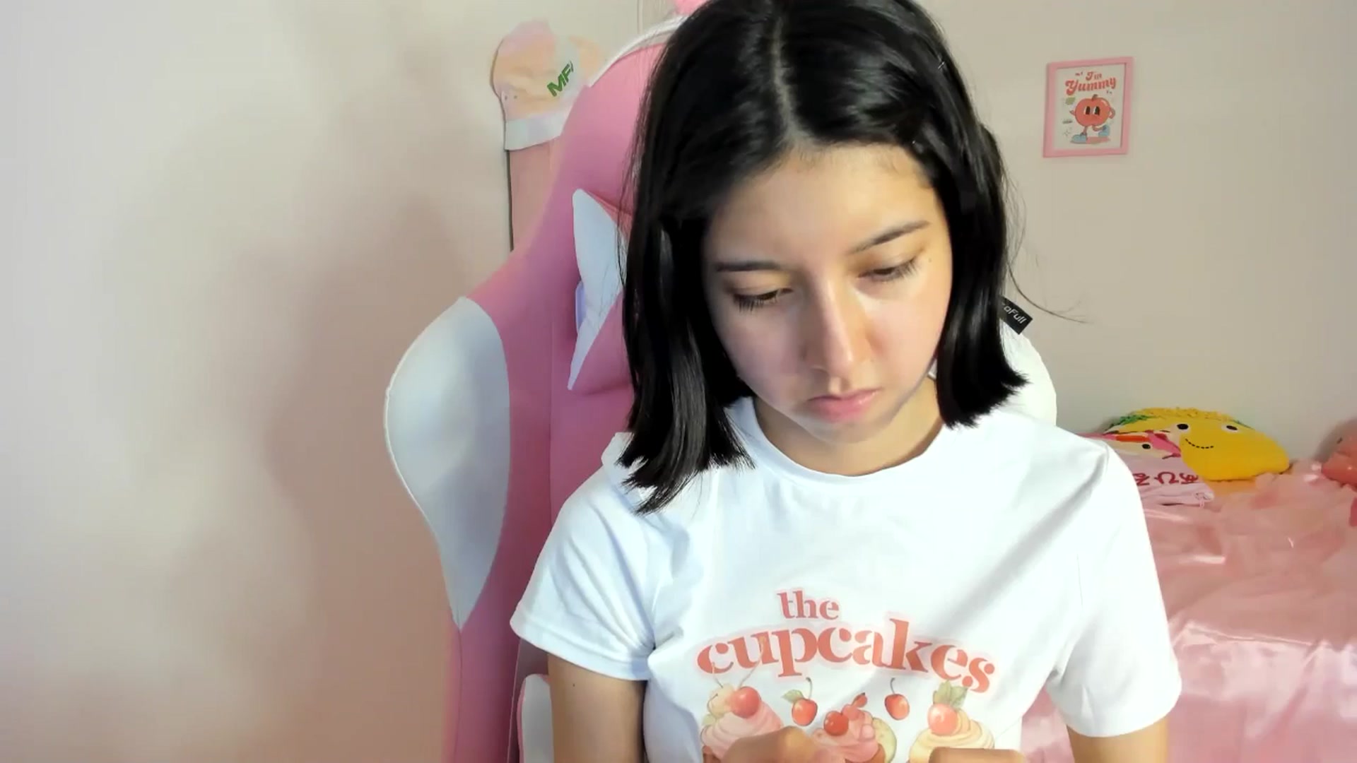 Gallery image thumbnail from Cherrycute666's myfreecams stream on, 06/17/2024, 07:22 image 20 of 20