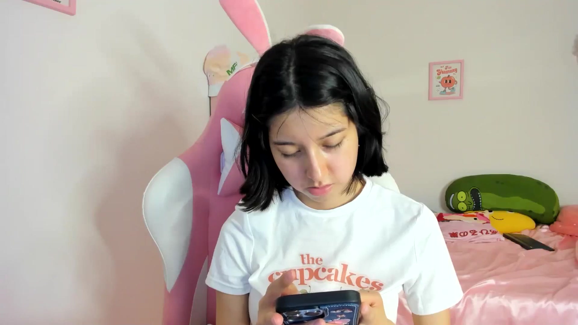 Gallery image thumbnail from Cherrycute666's myfreecams stream on, 06/17/2024, 07:22 image 6 of 20