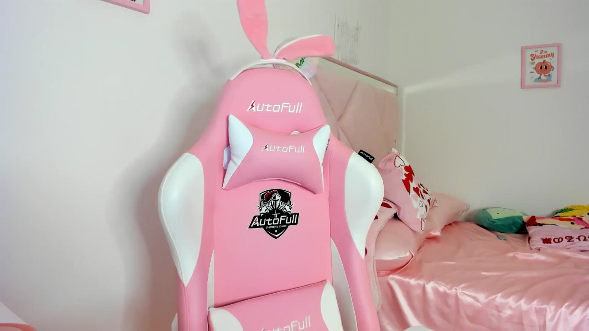 Gallery image thumbnail from Cherrycute666's myfreecams stream on, 06/17/2024, 07:57 image 5 of 20