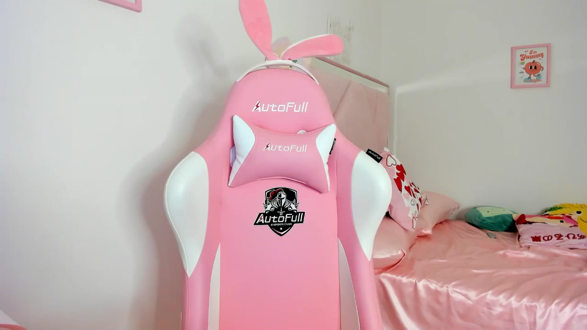 Gallery image thumbnail from Cherrycute666's myfreecams stream on, 06/17/2024, 07:57 image 3 of 20