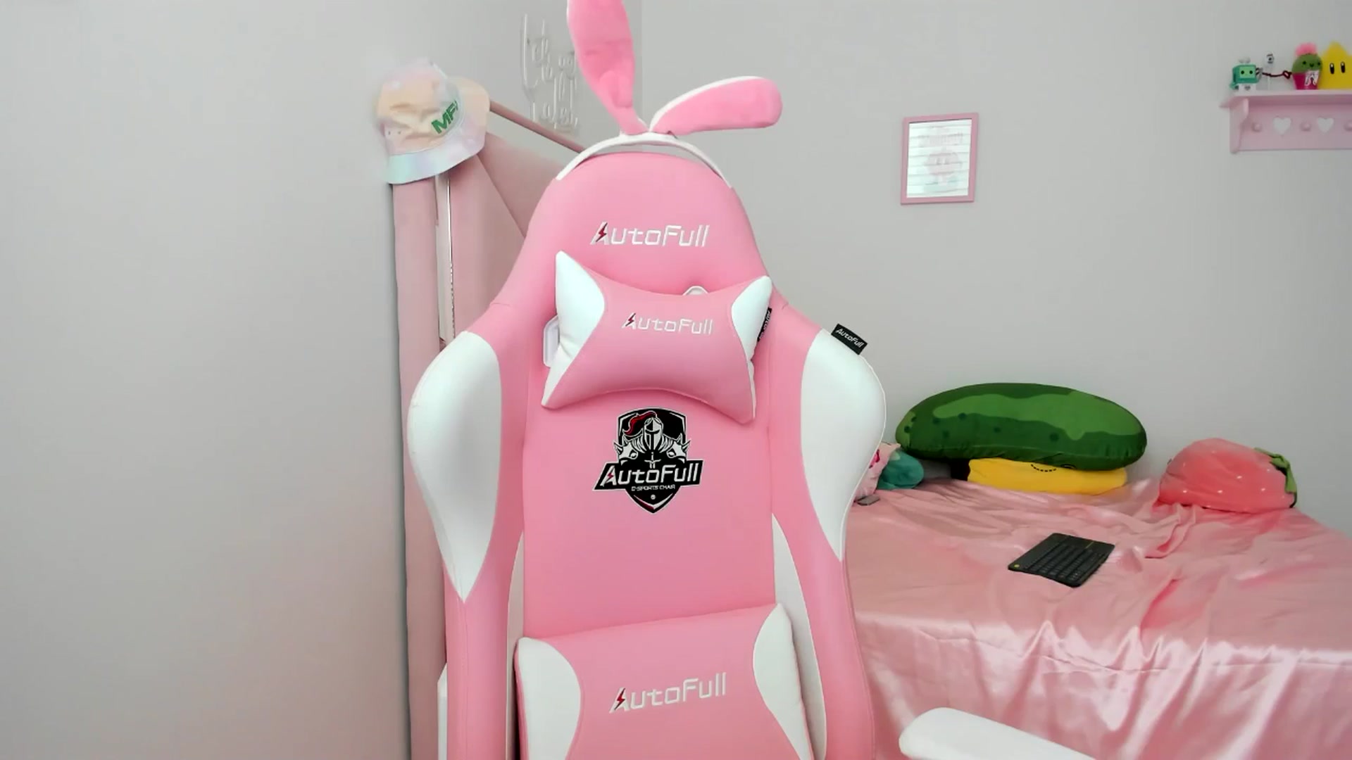 Gallery image thumbnail from Cherrycute666's myfreecams stream on, 06/17/2024, 23:57 image 3 of 20