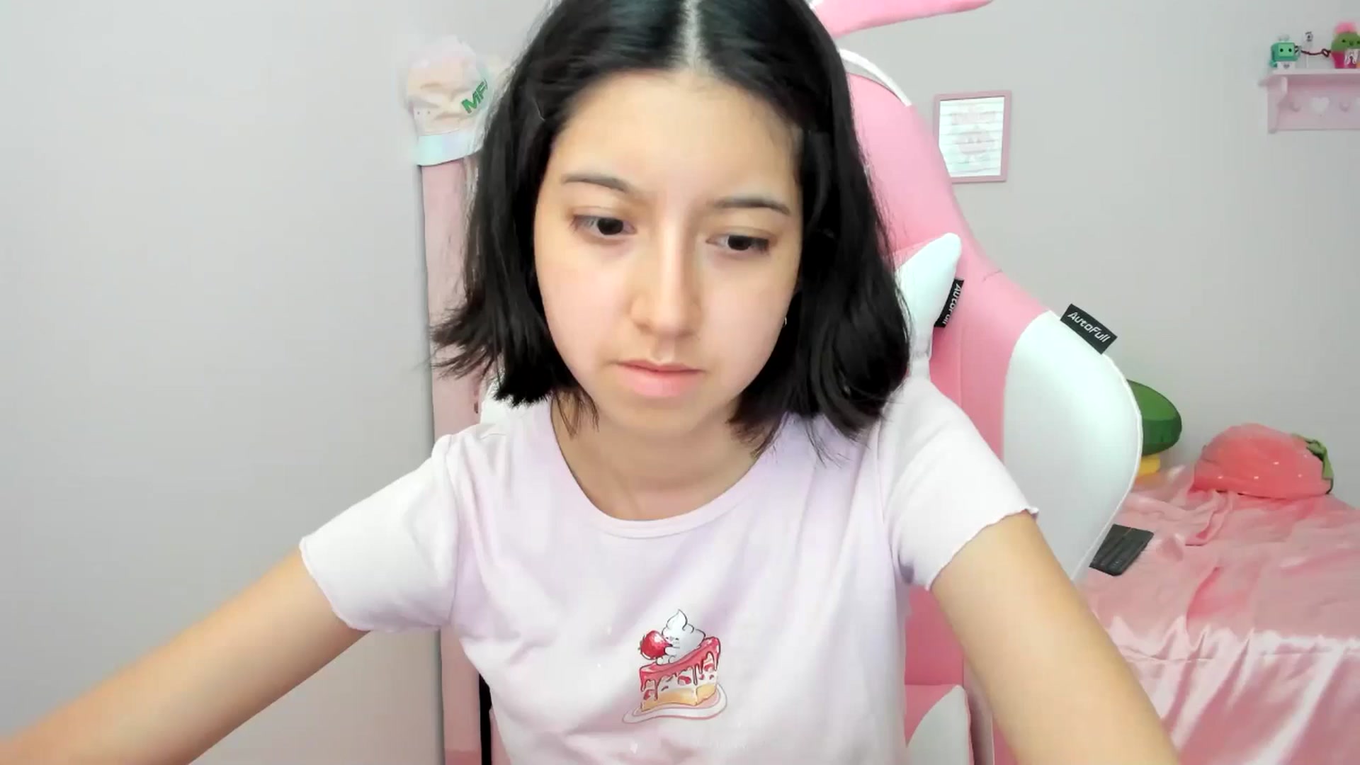 Gallery image thumbnail from Cherrycute666's myfreecams stream on, 06/17/2024, 23:57 image 13 of 20