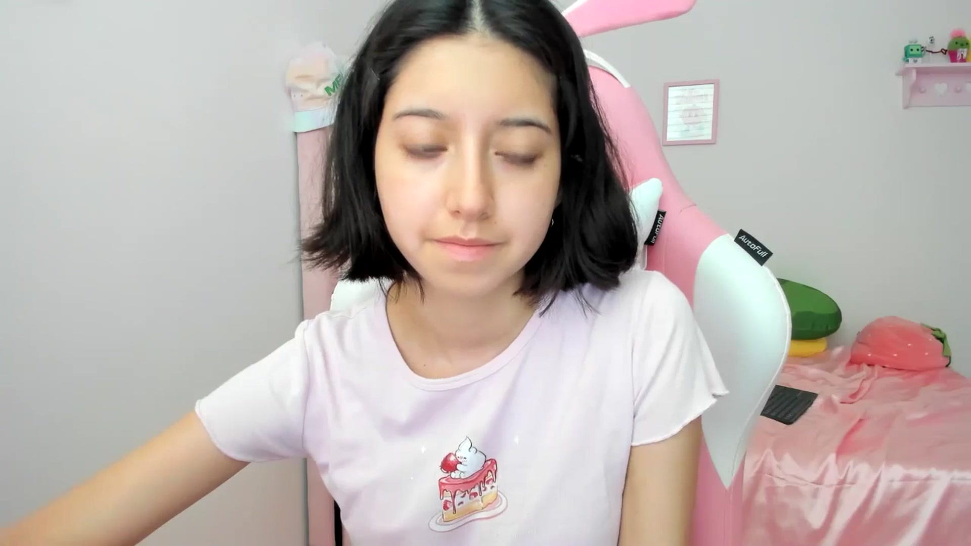Gallery image thumbnail from Cherrycute666's myfreecams stream on, 06/17/2024, 23:57 image 10 of 20