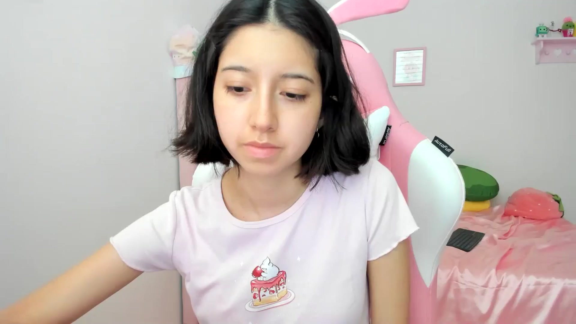 Gallery image thumbnail from Cherrycute666's myfreecams stream on, 06/17/2024, 23:57 image 8 of 20