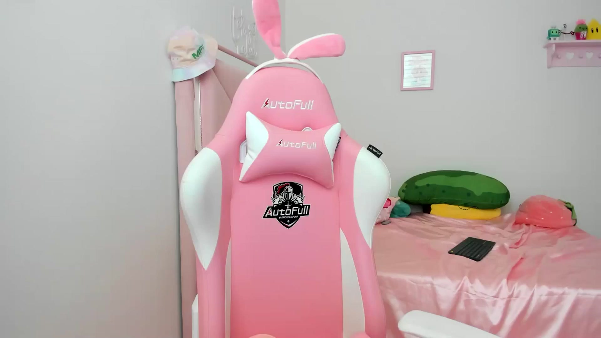 Gallery image thumbnail from Cherrycute666's myfreecams stream on, 06/17/2024, 23:57 image 7 of 20