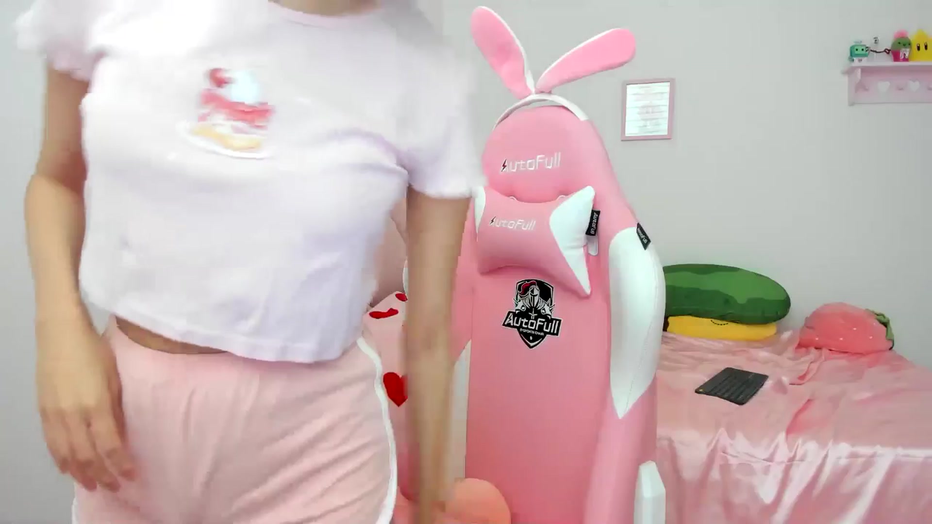 Gallery image thumbnail from Cherrycute666's myfreecams stream on, 06/17/2024, 23:57 image 5 of 20