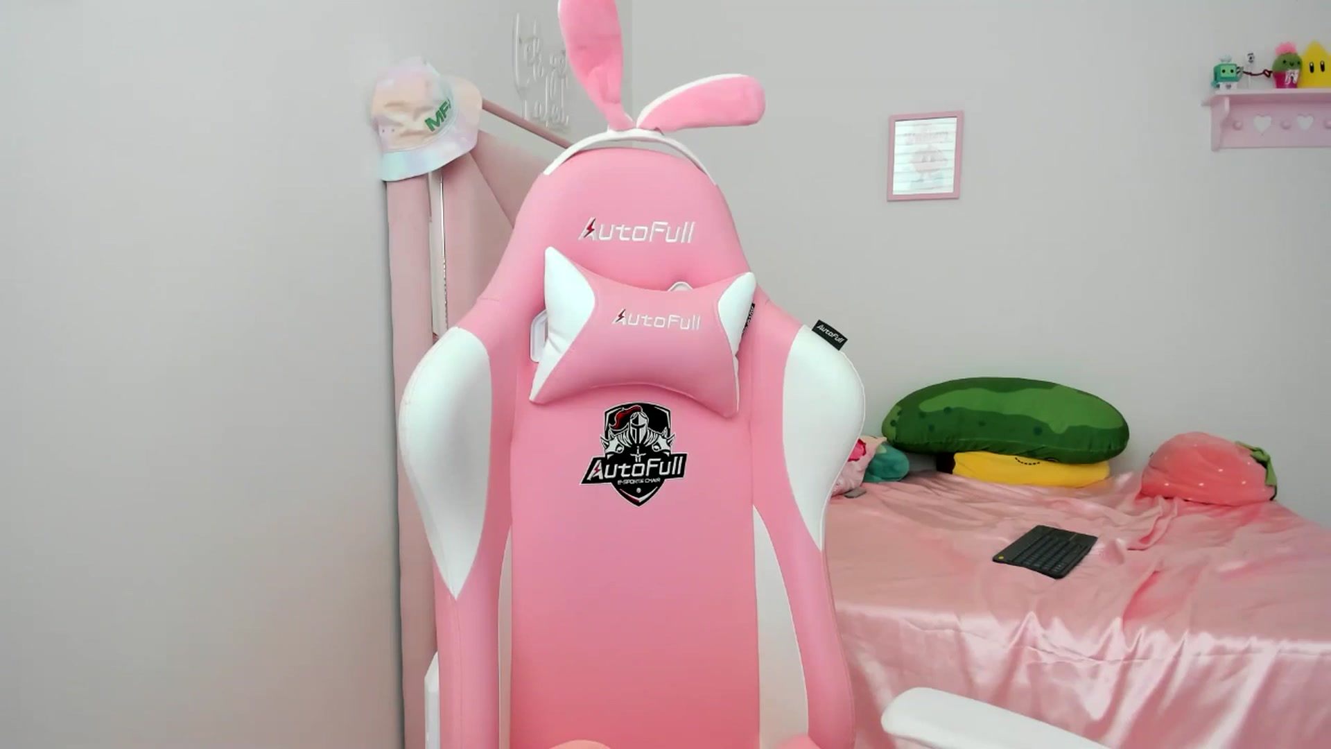 Gallery image thumbnail from Cherrycute666's myfreecams stream on, 06/17/2024, 23:57 image 6 of 20