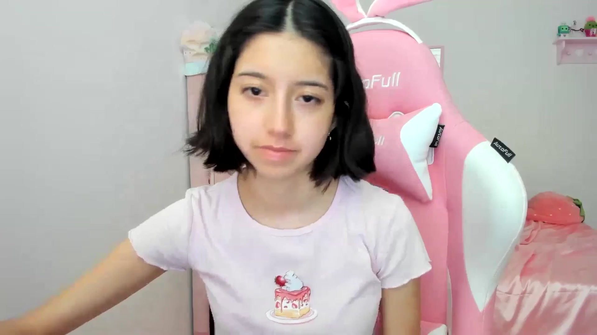 Gallery image thumbnail from Cherrycute666's myfreecams stream on, 06/17/2024, 23:57 image 17 of 20