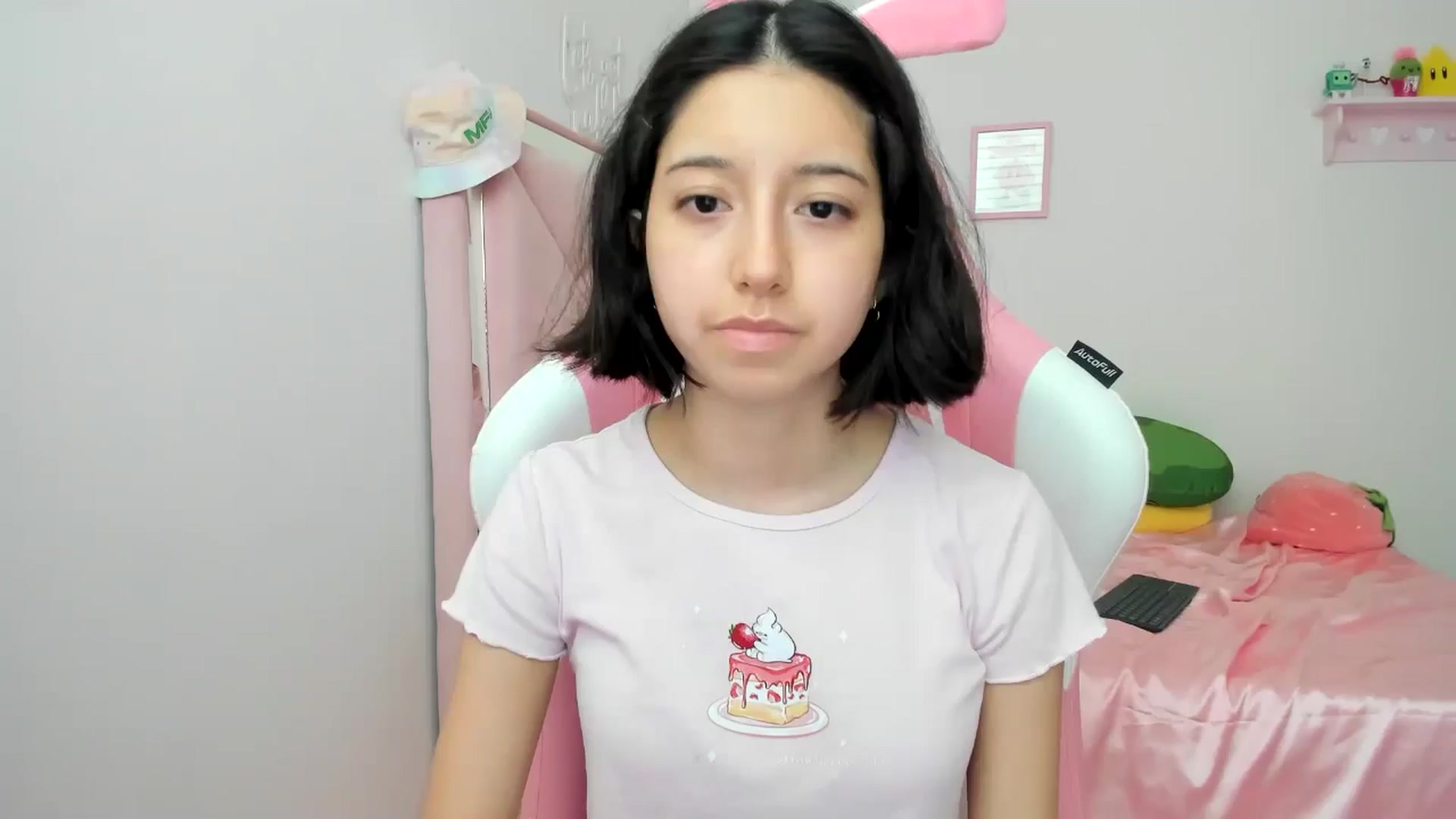 Gallery image thumbnail from Cherrycute666's myfreecams stream on, 06/17/2024, 23:57 image 1 of 20