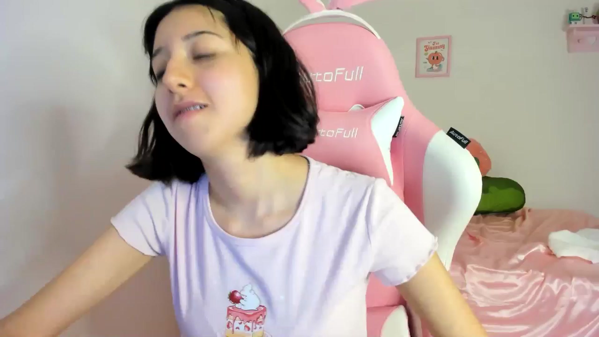 Gallery image thumbnail from Cherrycute666's myfreecams stream on, 06/18/2024, 04:51 image 1 of 20