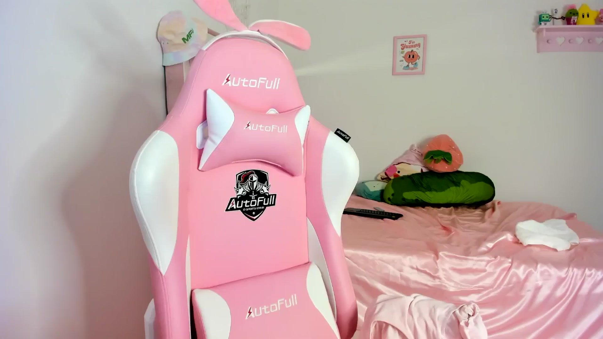 Gallery image thumbnail from Cherrycute666's myfreecams stream on, 06/18/2024, 04:51 image 7 of 20