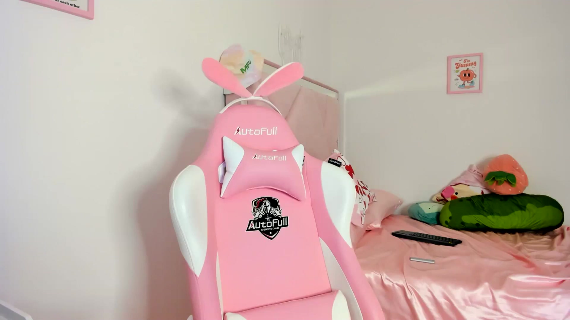 Gallery image thumbnail from Cherrycute666's myfreecams stream on, 06/18/2024, 07:58 image 14 of 20