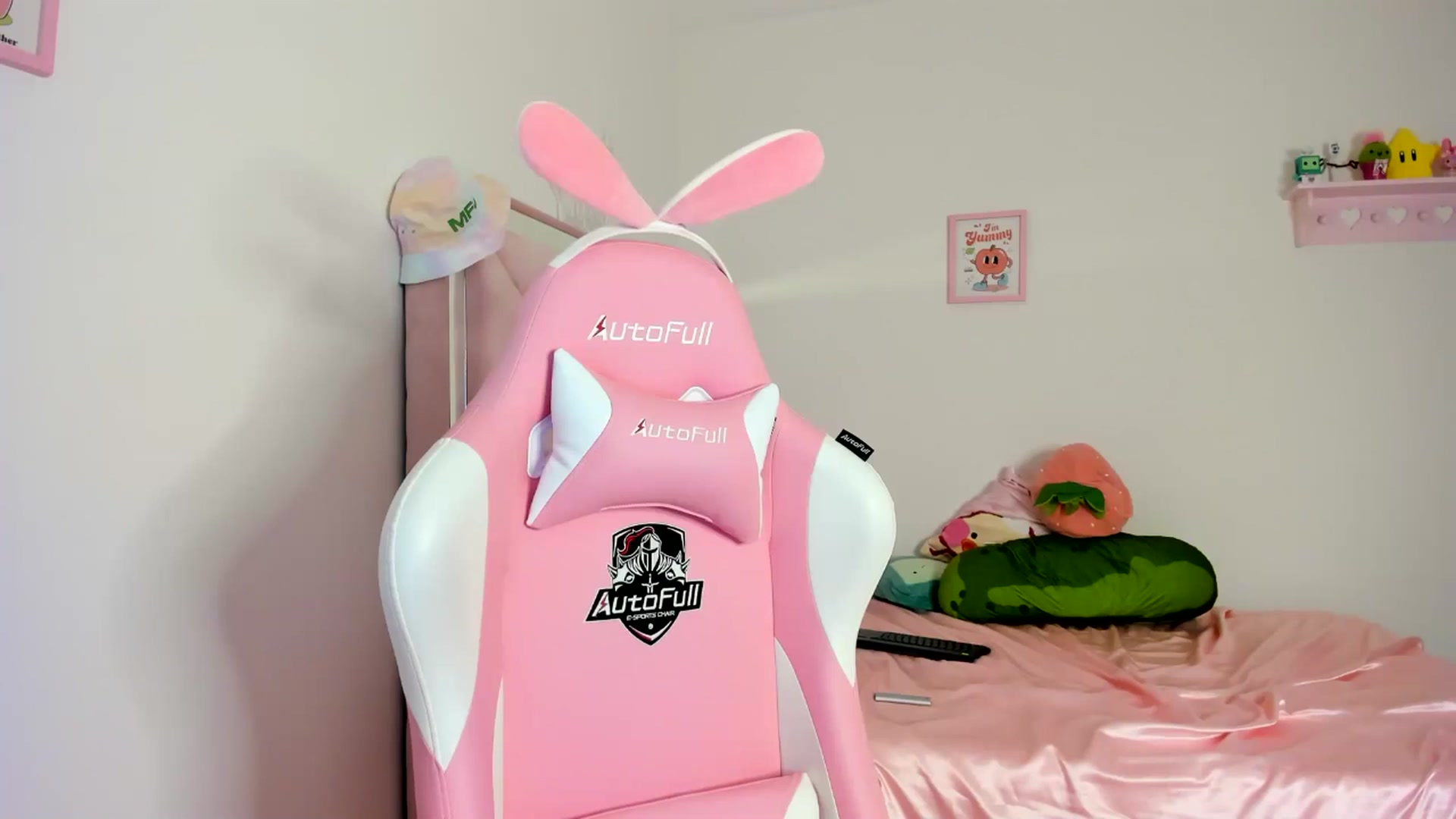 Gallery image thumbnail from Cherrycute666's myfreecams stream on, 06/18/2024, 07:58 image 4 of 20
