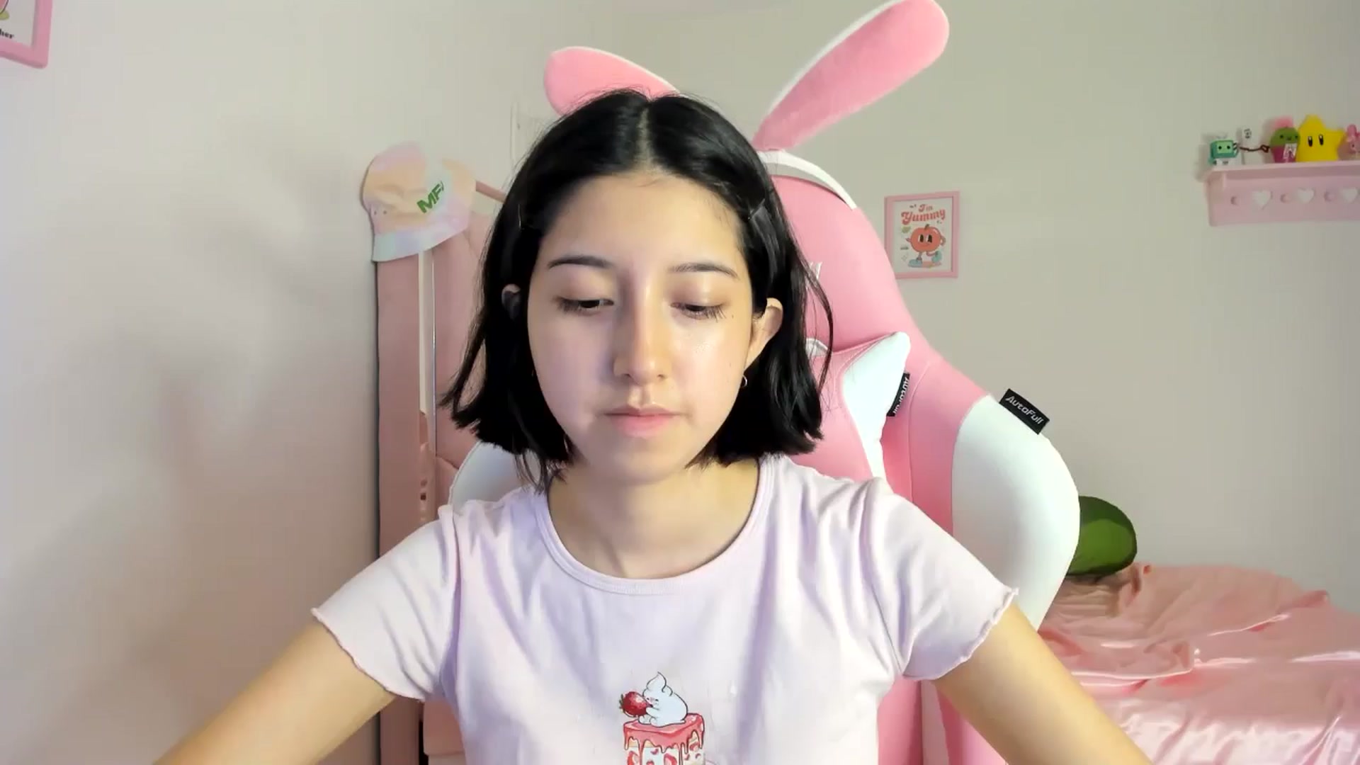 Gallery image thumbnail from Cherrycute666's myfreecams stream on, 06/18/2024, 07:58 image 1 of 20
