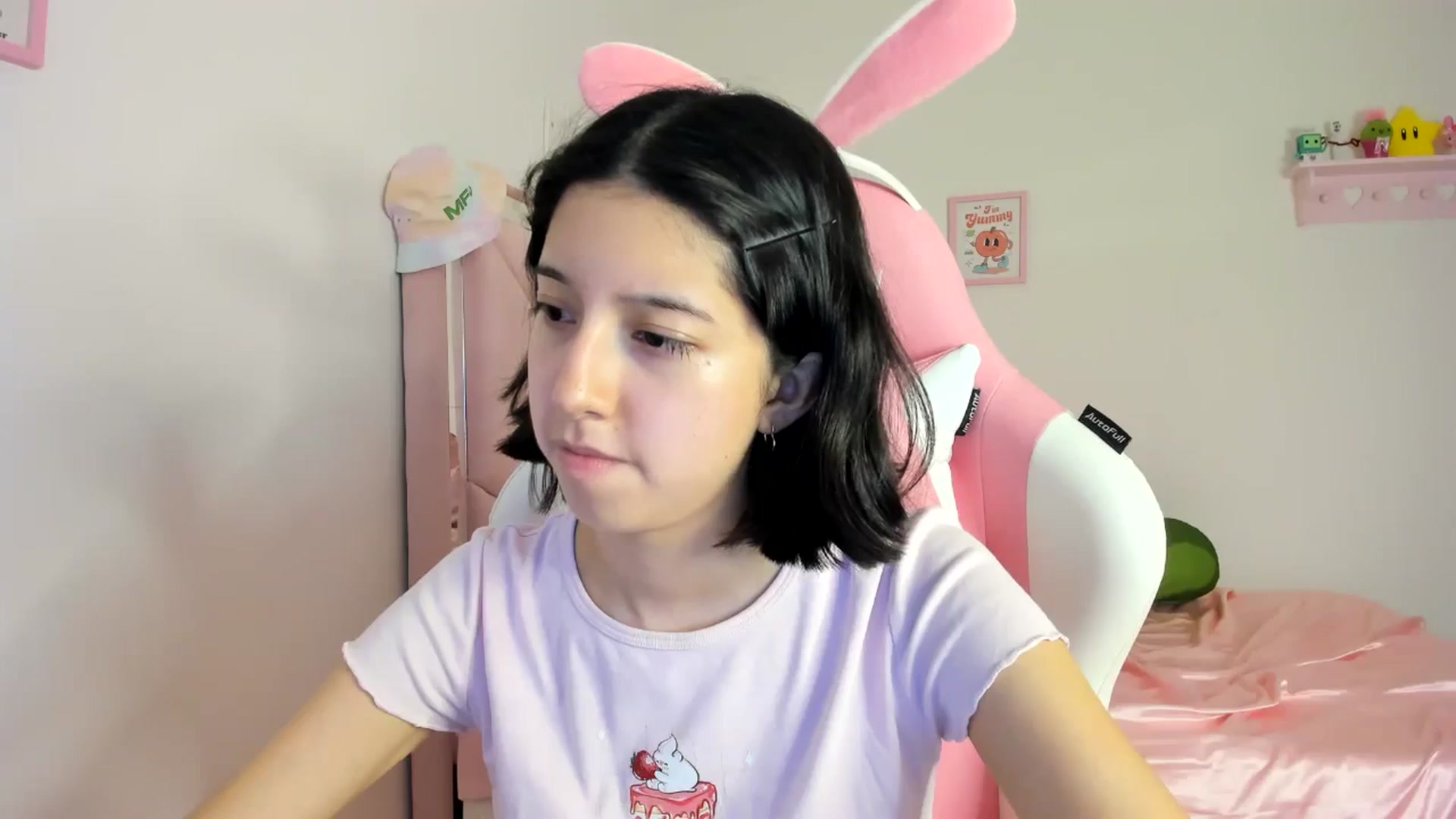 Gallery image thumbnail from Cherrycute666's myfreecams stream on, 06/18/2024, 07:58 image 3 of 20