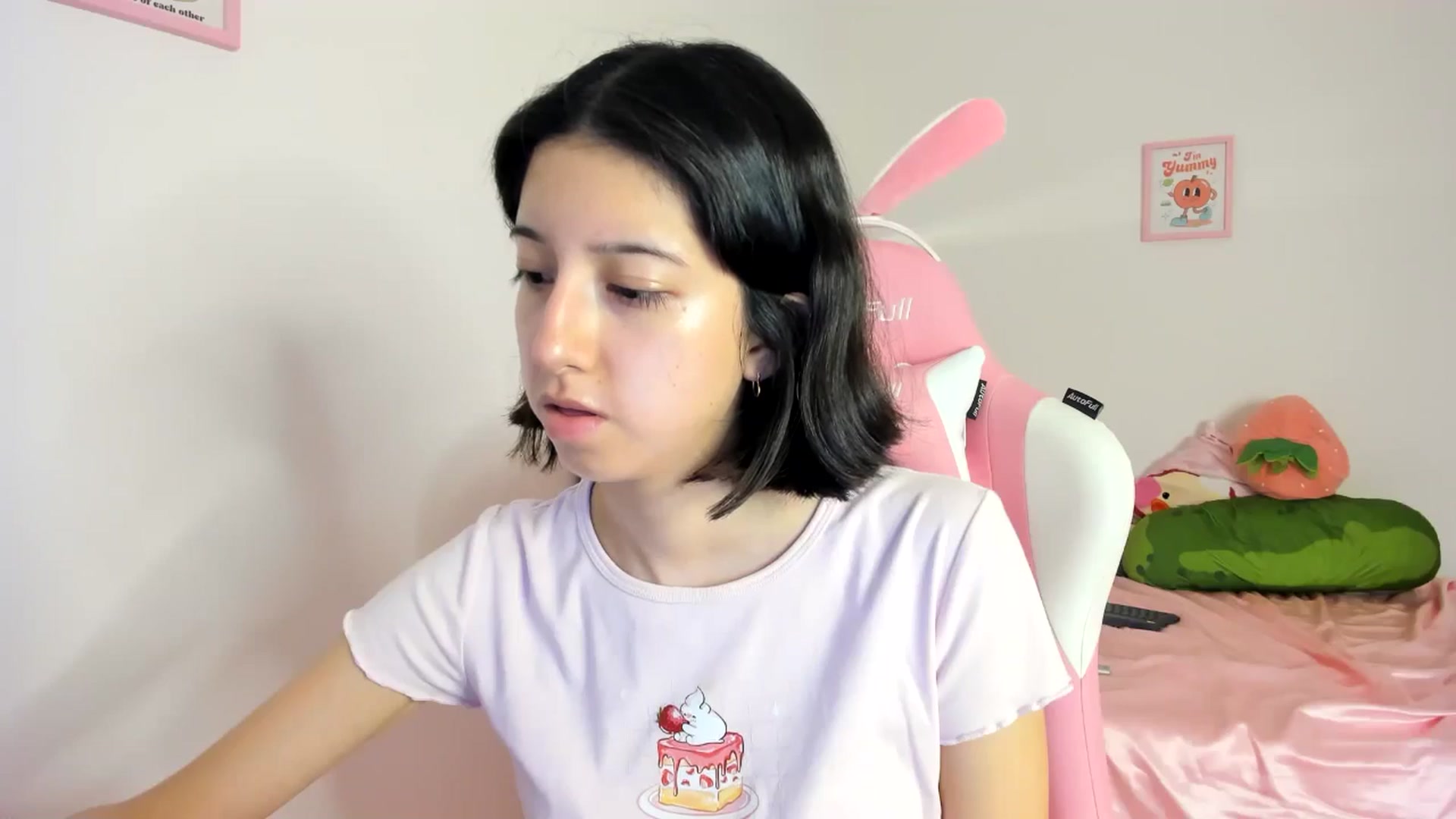 Gallery image thumbnail from Cherrycute666's myfreecams stream on, 06/18/2024, 07:58 image 15 of 20