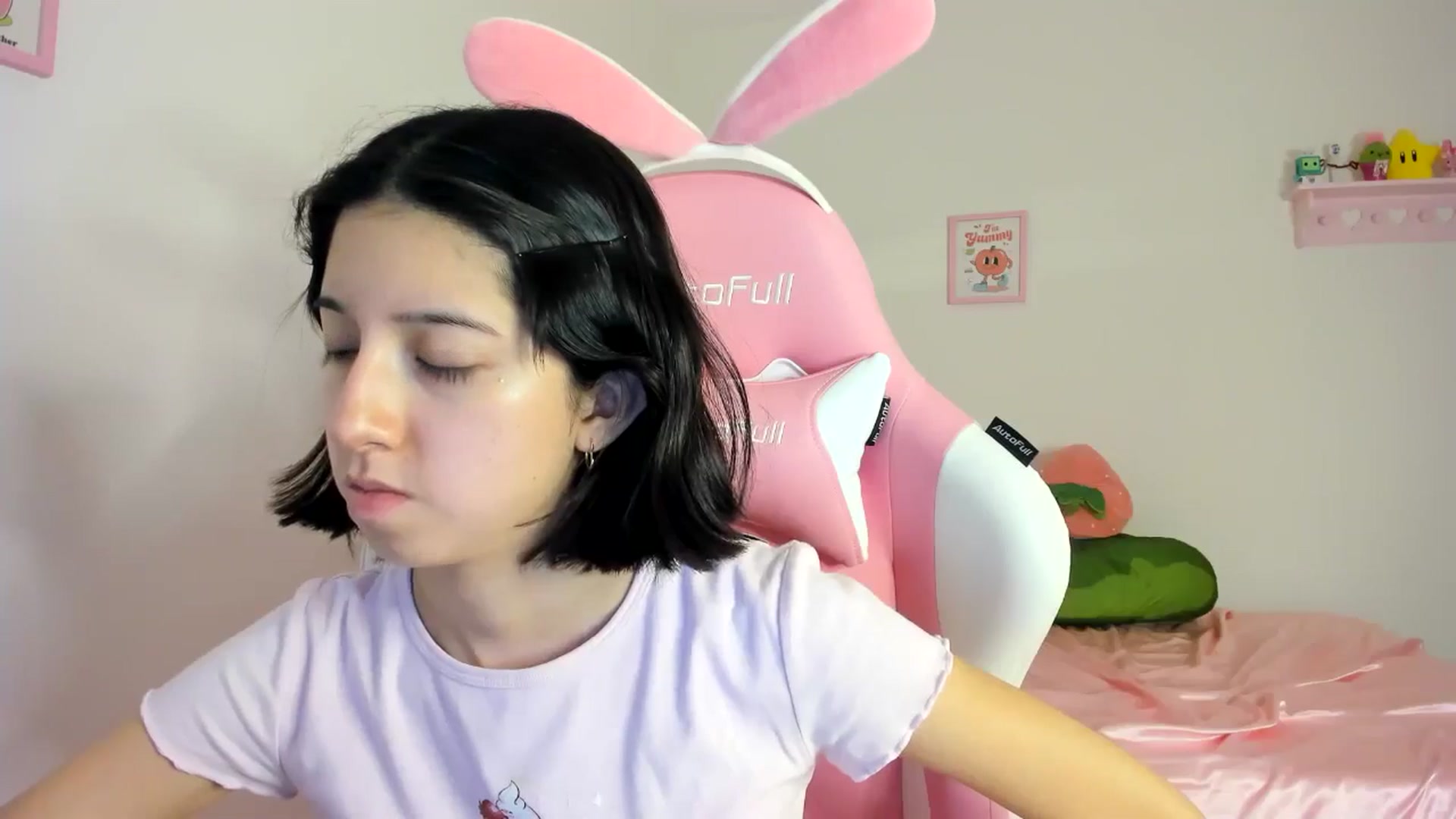 Gallery image thumbnail from Cherrycute666's myfreecams stream on, 06/18/2024, 07:58 image 5 of 20