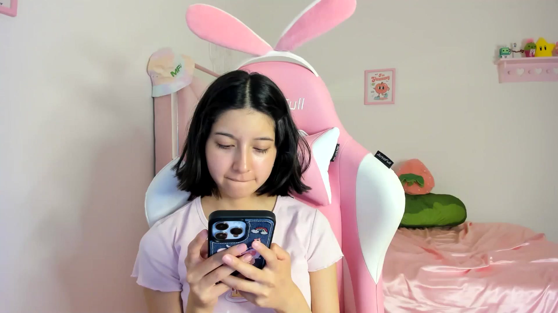 Gallery image thumbnail from Cherrycute666's myfreecams stream on, 06/18/2024, 07:58 image 6 of 20