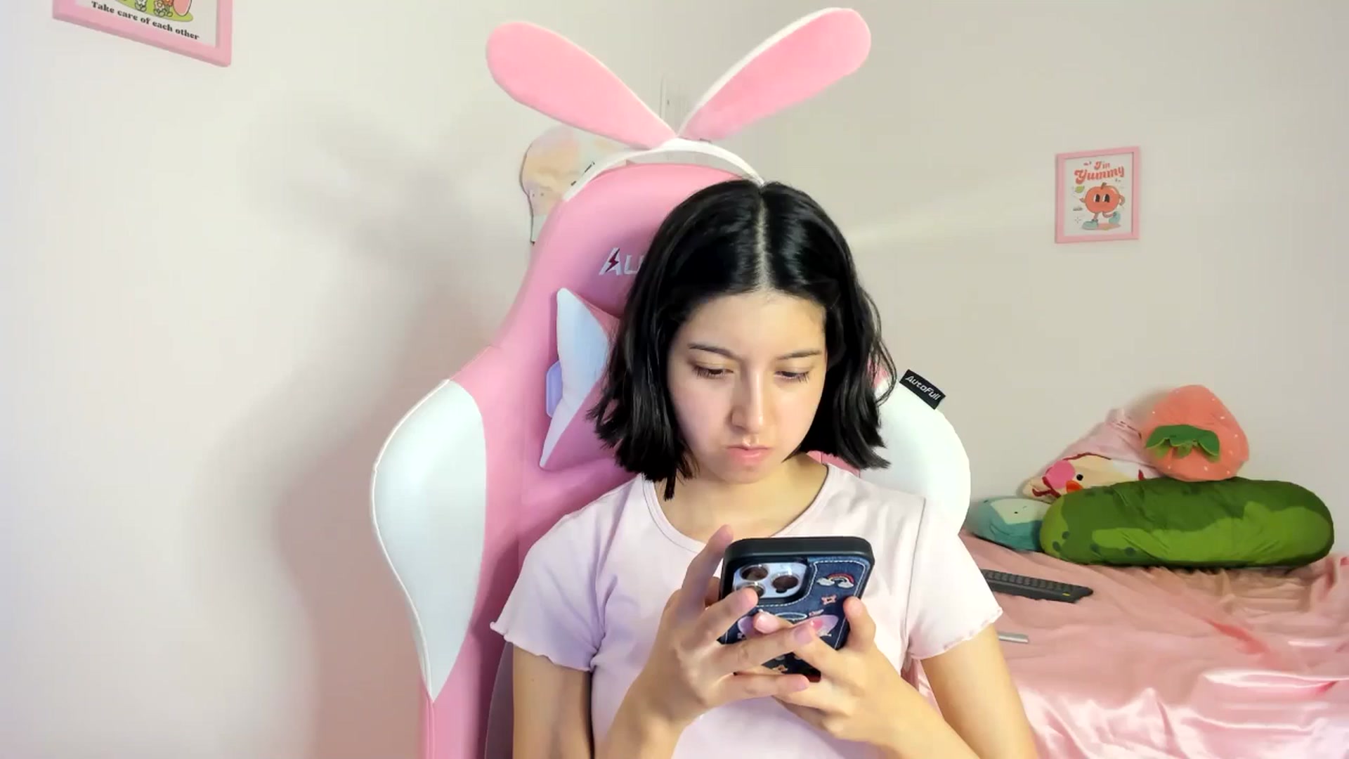 Gallery image thumbnail from Cherrycute666's myfreecams stream on, 06/18/2024, 07:58 image 10 of 20