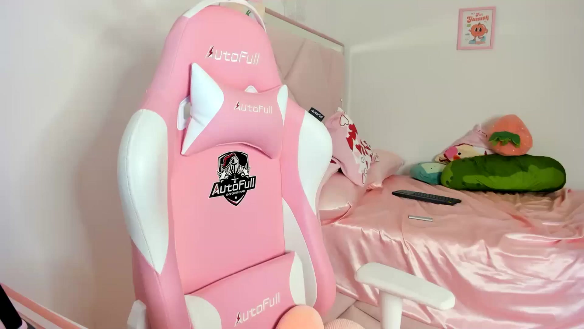 Gallery image thumbnail from Cherrycute666's myfreecams stream on, 06/18/2024, 07:58 image 12 of 20