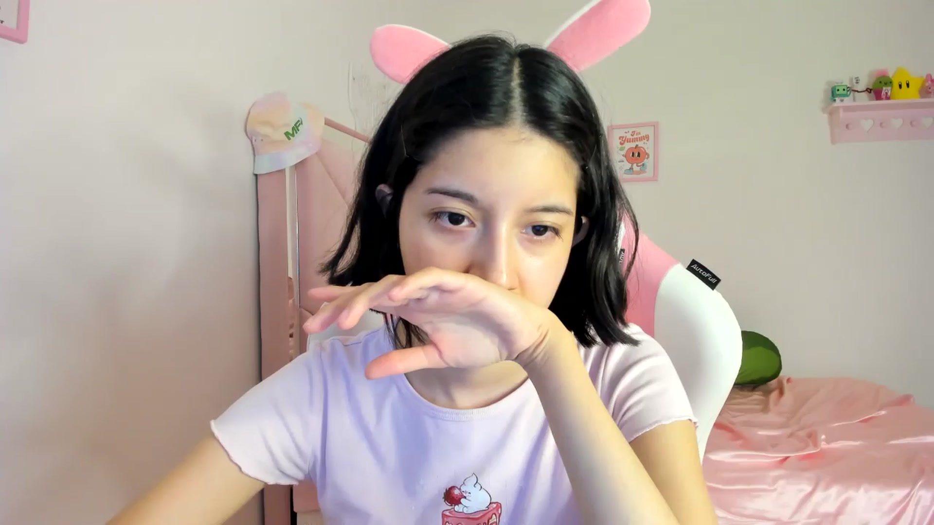 Gallery image thumbnail from Cherrycute666's myfreecams stream on, 06/18/2024, 07:58 image 2 of 20