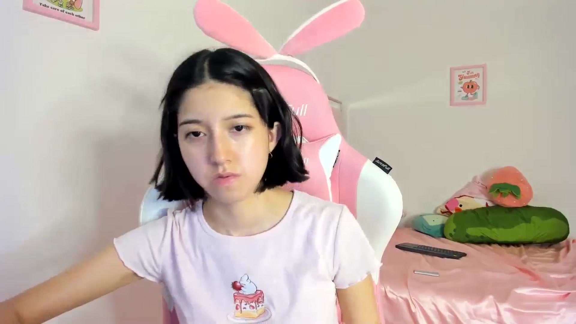 Gallery image thumbnail from Cherrycute666's myfreecams stream on, 06/18/2024, 07:58 image 9 of 20