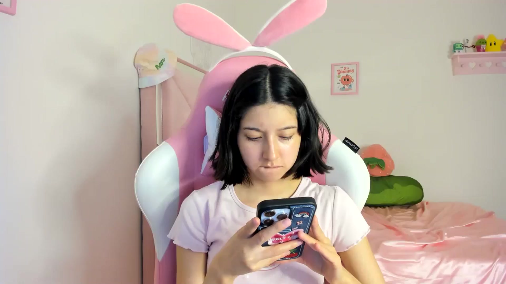 Gallery image thumbnail from Cherrycute666's myfreecams stream on, 06/18/2024, 07:58 image 7 of 20