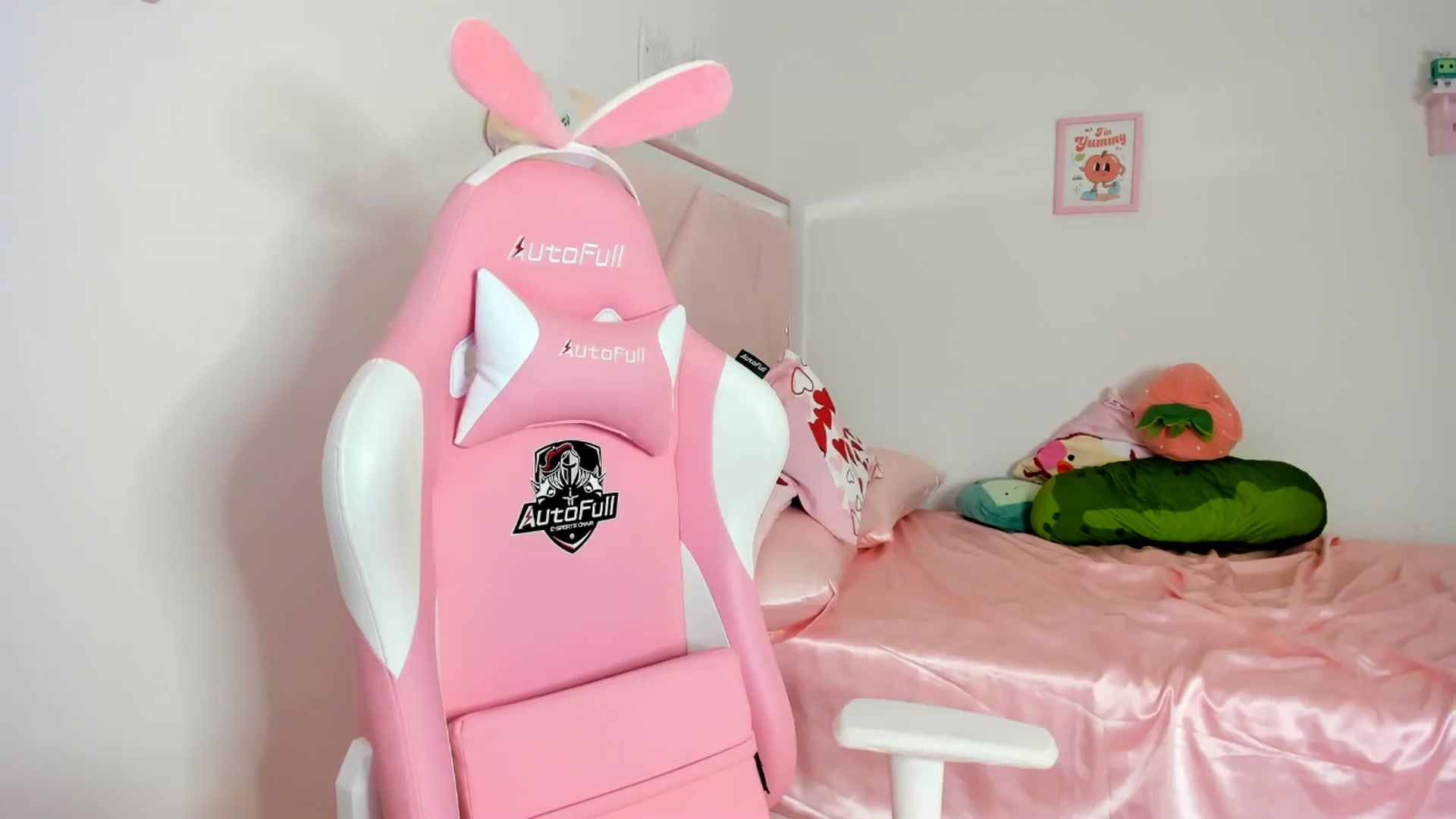Gallery image thumbnail from Cherrycute666's myfreecams stream on, 06/19/2024, 04:13 image 13 of 20