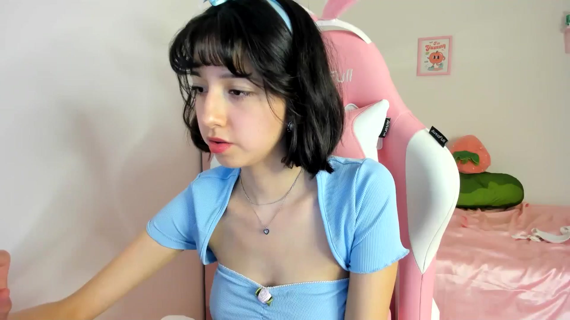 Gallery image thumbnail from Cherrycute666's myfreecams stream on, 06/19/2024, 04:13 image 6 of 20