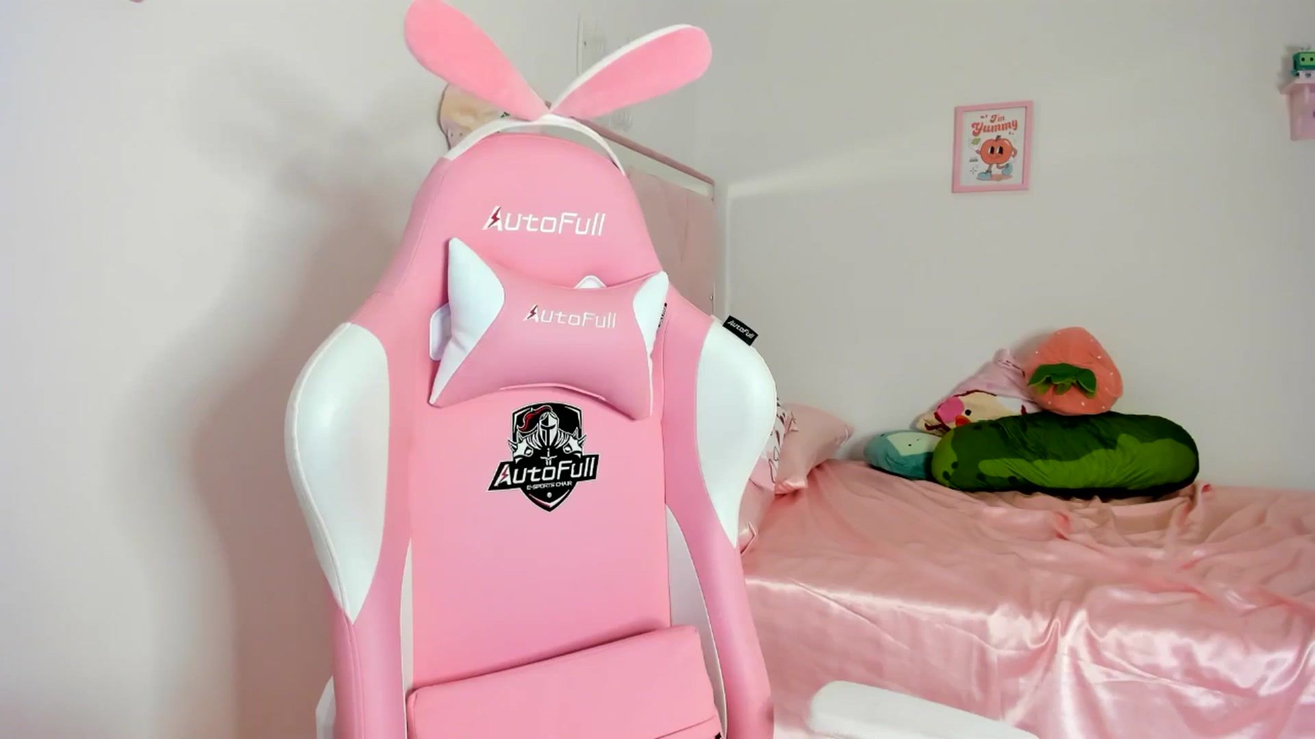 Gallery image thumbnail from Cherrycute666's myfreecams stream on, 06/19/2024, 04:13 image 15 of 20