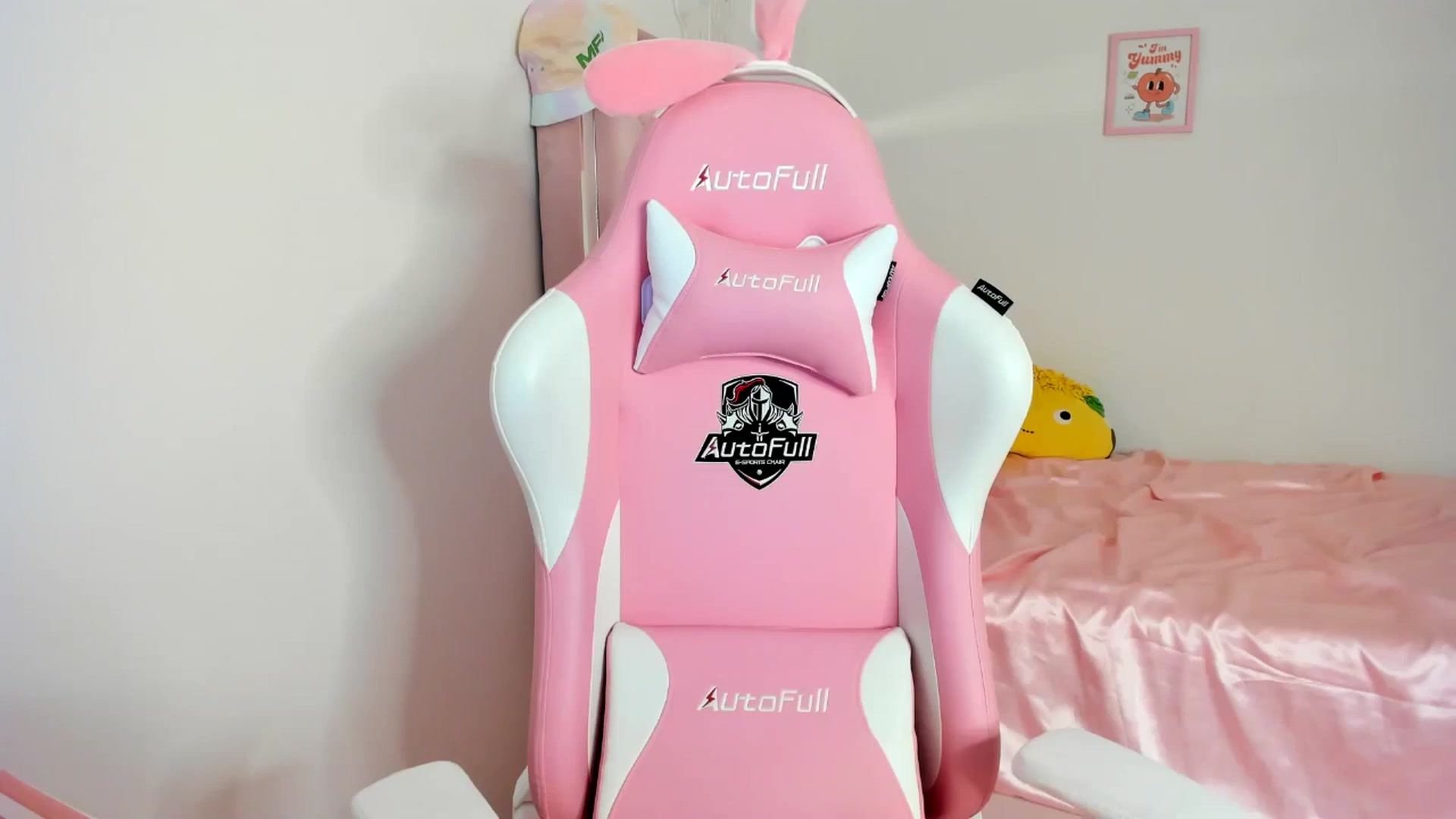 Gallery image thumbnail from Cherrycute666's myfreecams stream on, 06/19/2024, 07:55 image 6 of 20
