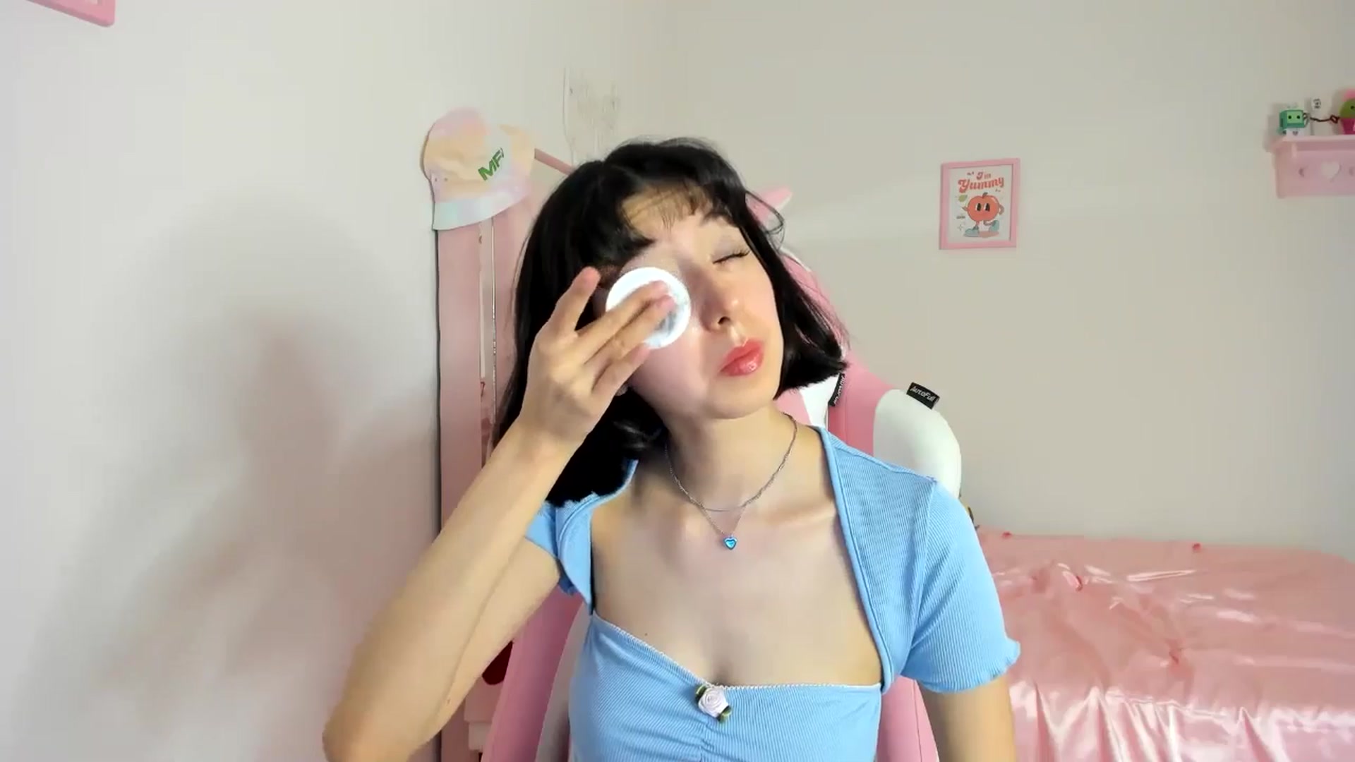 Gallery image thumbnail from Cherrycute666's myfreecams stream on, 06/19/2024, 07:55 image 11 of 20