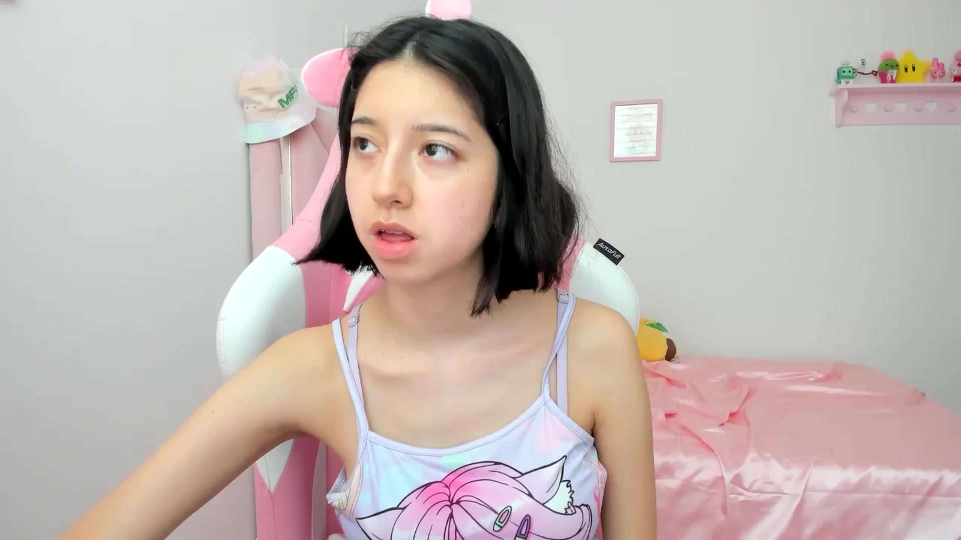 Gallery image thumbnail from Cherrycute666's myfreecams stream on, 06/19/2024, 21:36 image 4 of 20