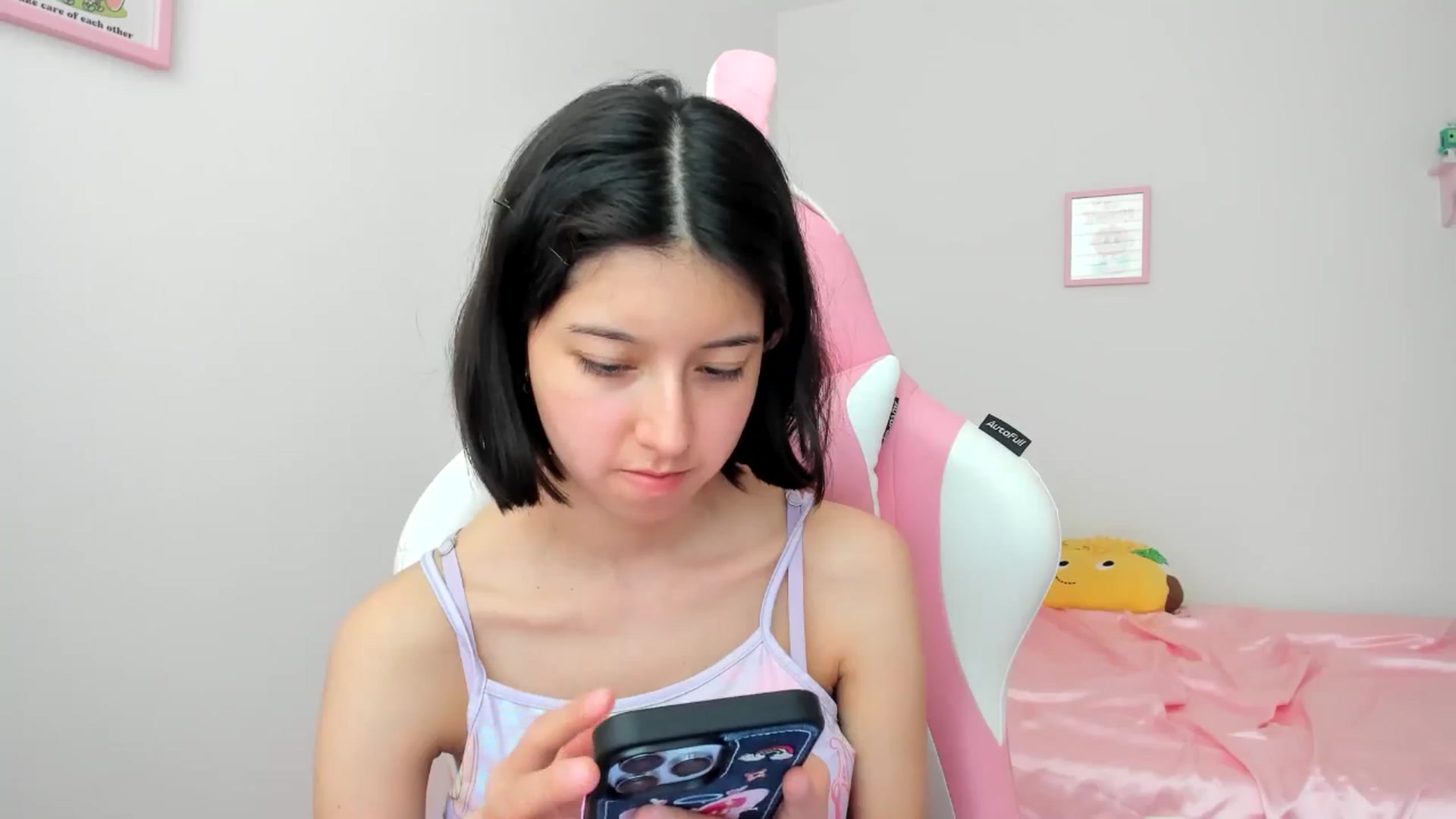 Gallery image thumbnail from Cherrycute666's myfreecams stream on, 06/19/2024, 22:24 image 6 of 20