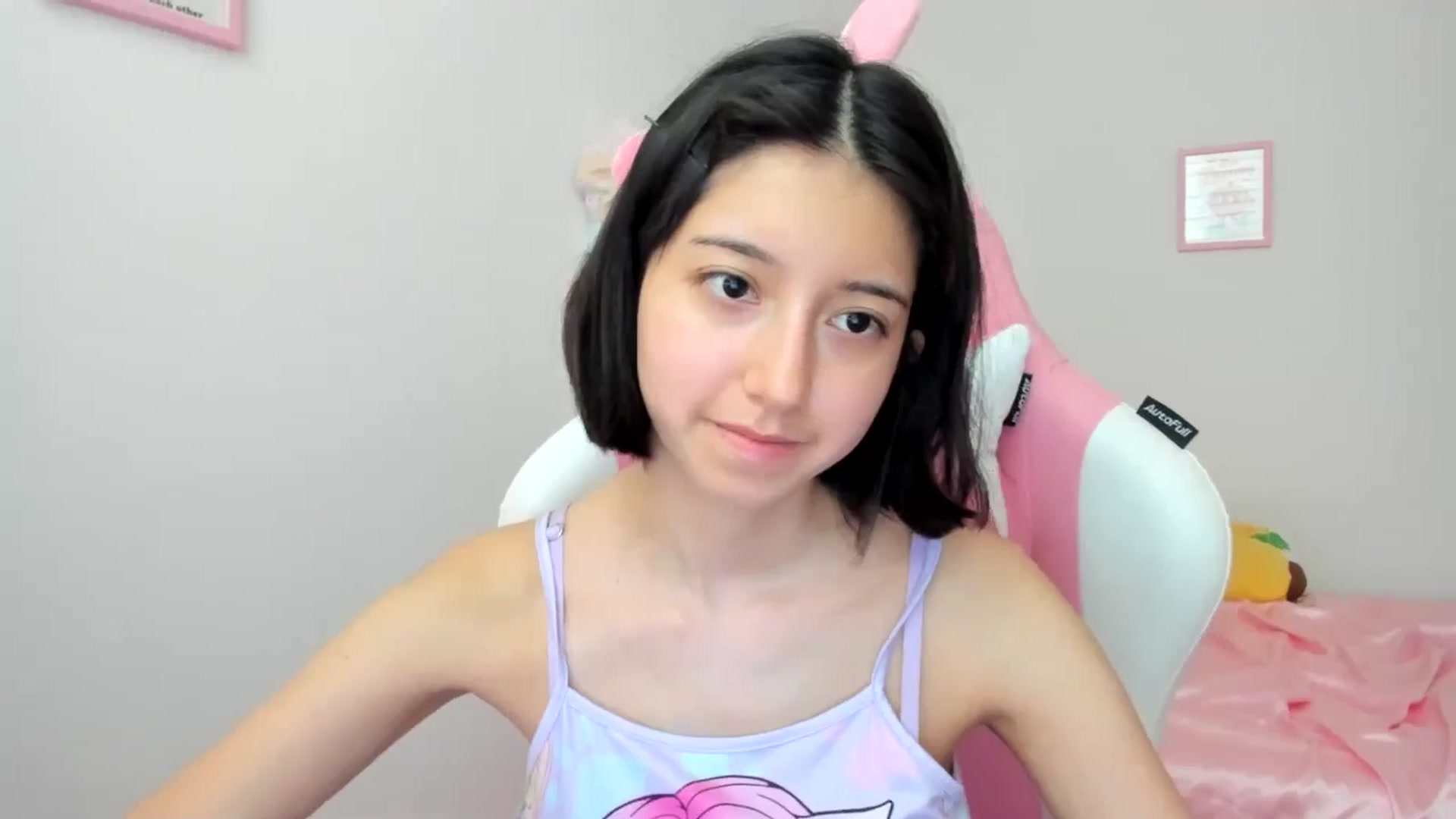 Gallery image thumbnail from Cherrycute666's myfreecams stream on, 06/19/2024, 22:24 image 20 of 20