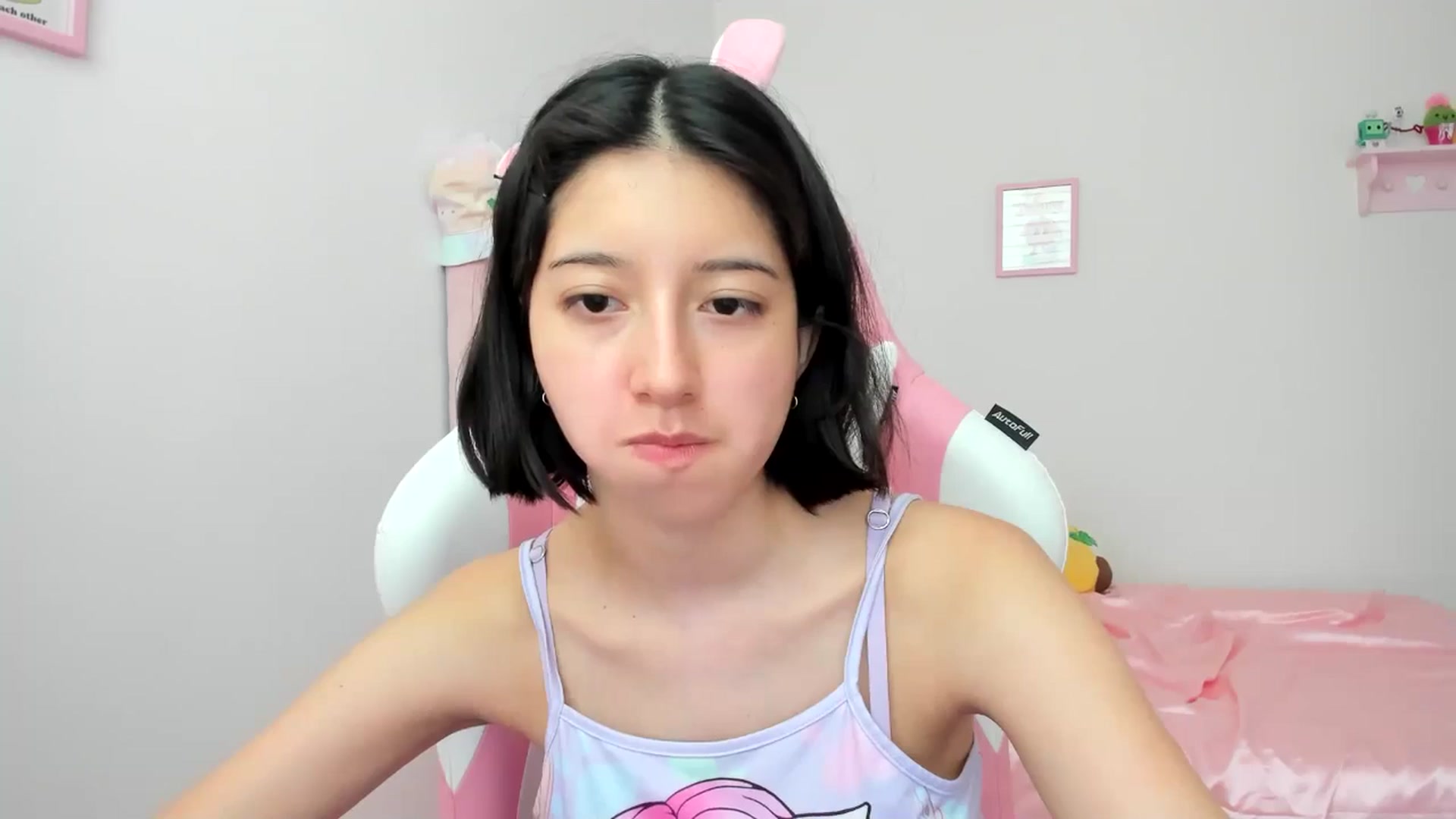Gallery image thumbnail from Cherrycute666's myfreecams stream on, 06/19/2024, 22:24 image 9 of 20