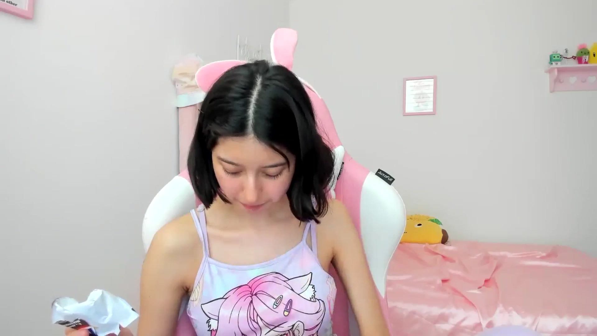 Gallery image thumbnail from Cherrycute666's myfreecams stream on, 06/19/2024, 22:24 image 3 of 20