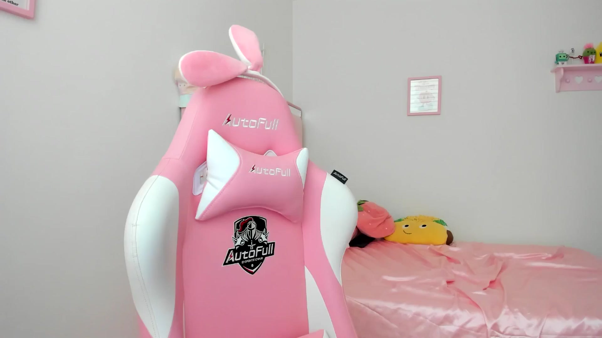 Gallery image thumbnail from Cherrycute666's myfreecams stream on, 06/19/2024, 22:24 image 1 of 20