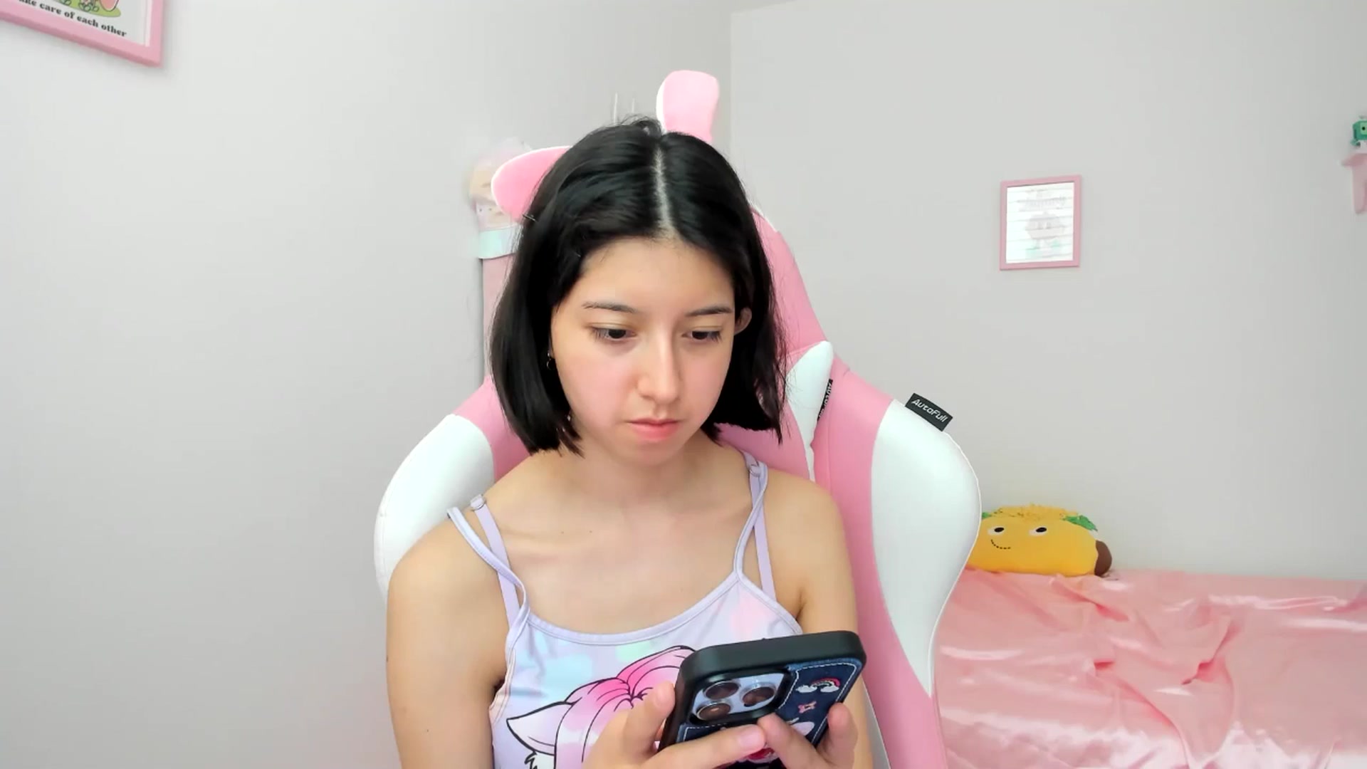 Gallery image thumbnail from Cherrycute666's myfreecams stream on, 06/19/2024, 22:24 image 5 of 20
