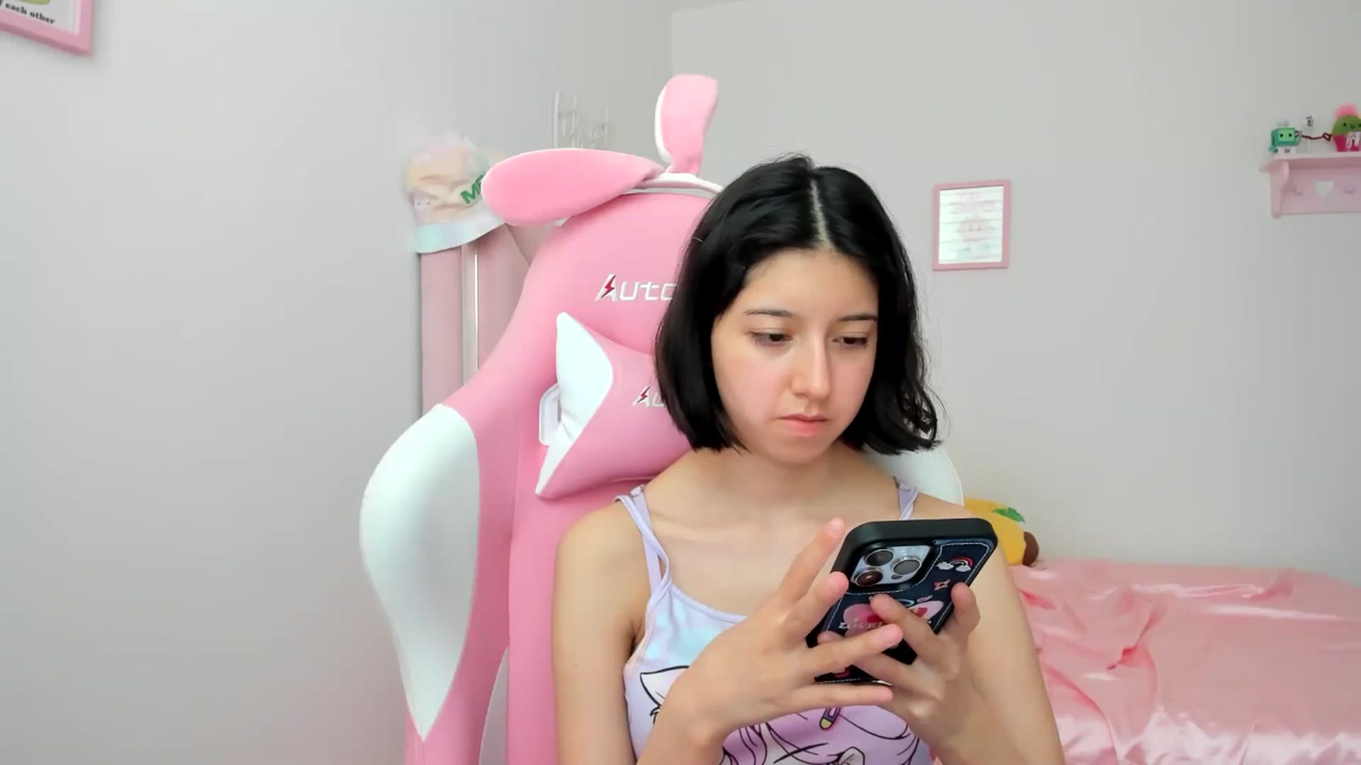 Gallery image thumbnail from Cherrycute666's myfreecams stream on, 06/19/2024, 22:24 image 8 of 20