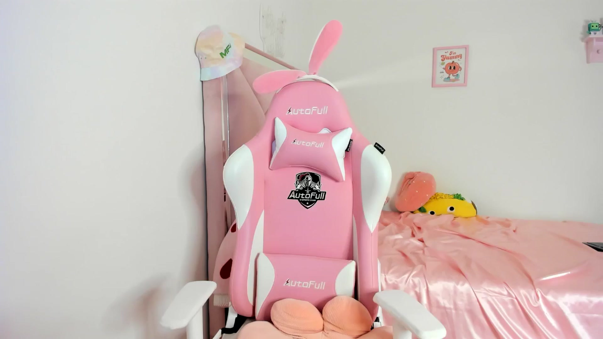 Gallery image thumbnail from Cherrycute666's myfreecams stream on, 06/20/2024, 05:06 image 3 of 20