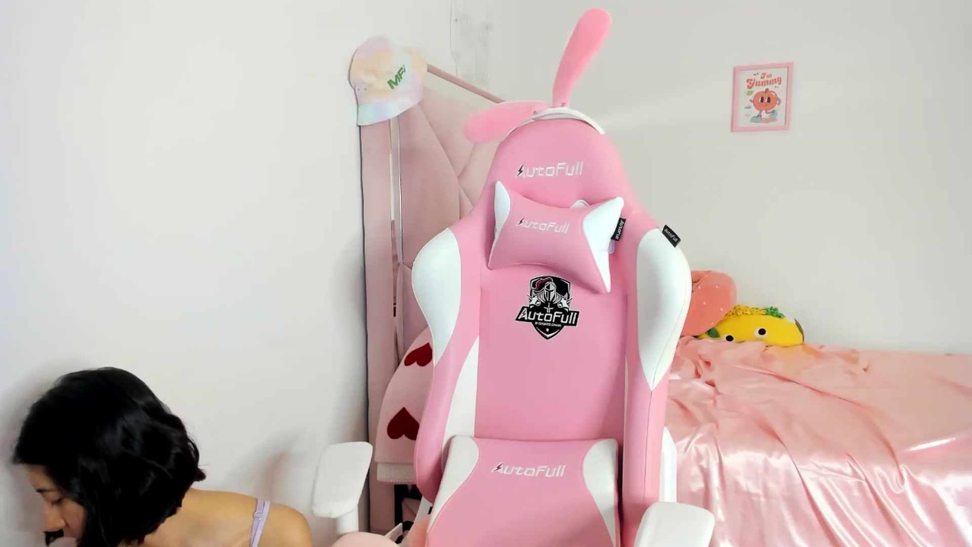 Gallery image thumbnail from Cherrycute666's myfreecams stream on, 06/20/2024, 05:06 image 16 of 20