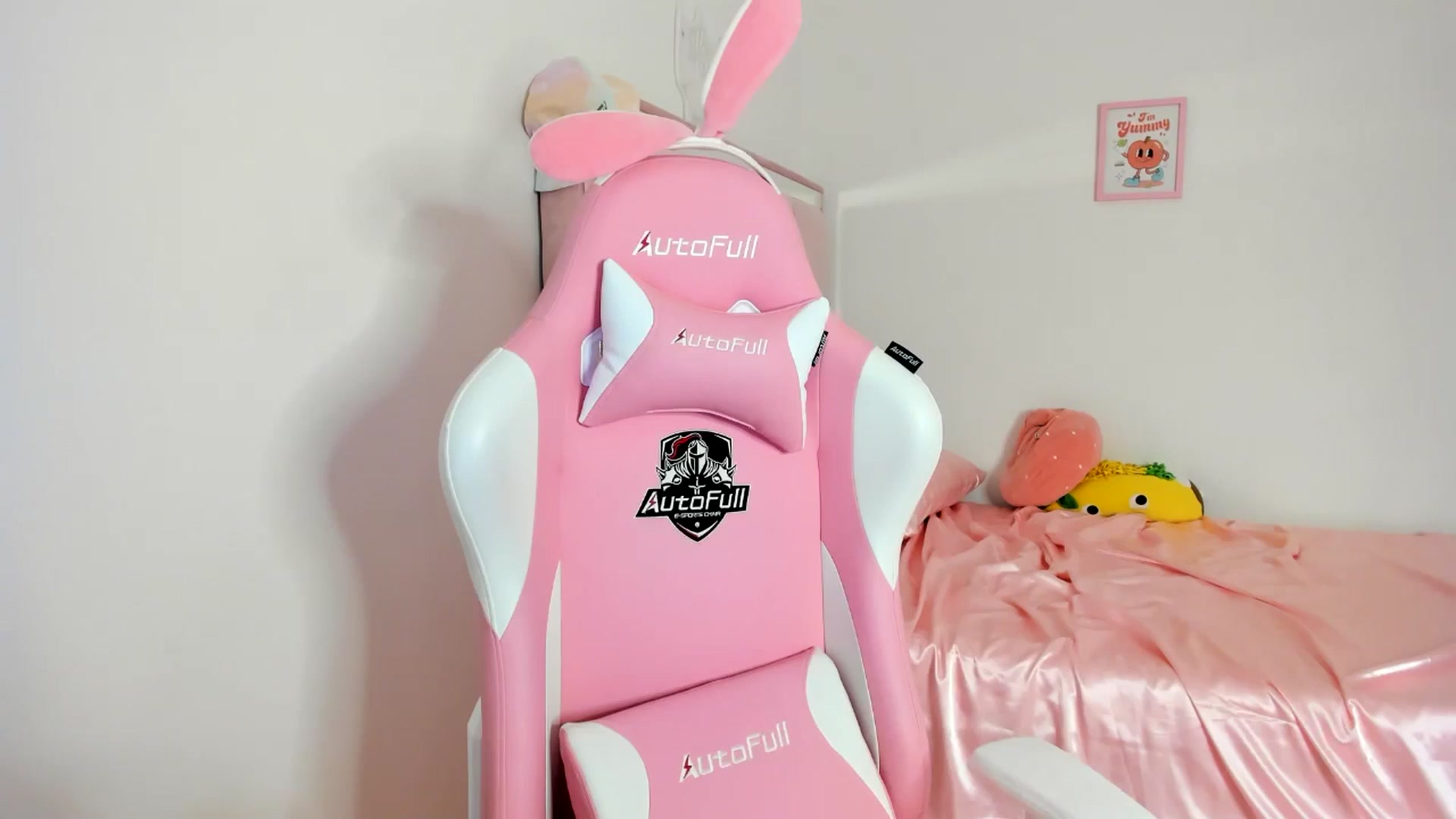 Gallery image thumbnail from Cherrycute666's myfreecams stream on, 06/20/2024, 05:06 image 14 of 20
