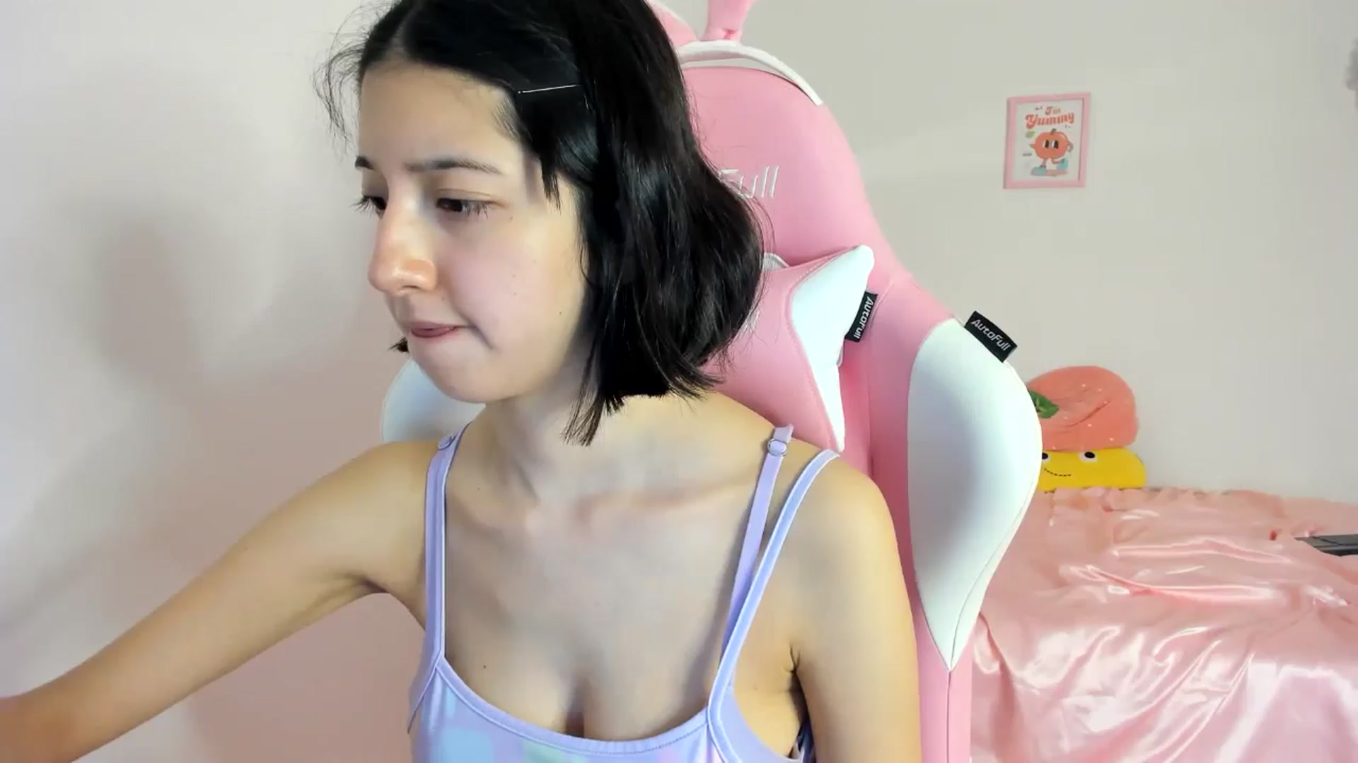 Gallery image thumbnail from Cherrycute666's myfreecams stream on, 06/20/2024, 07:33 image 5 of 20