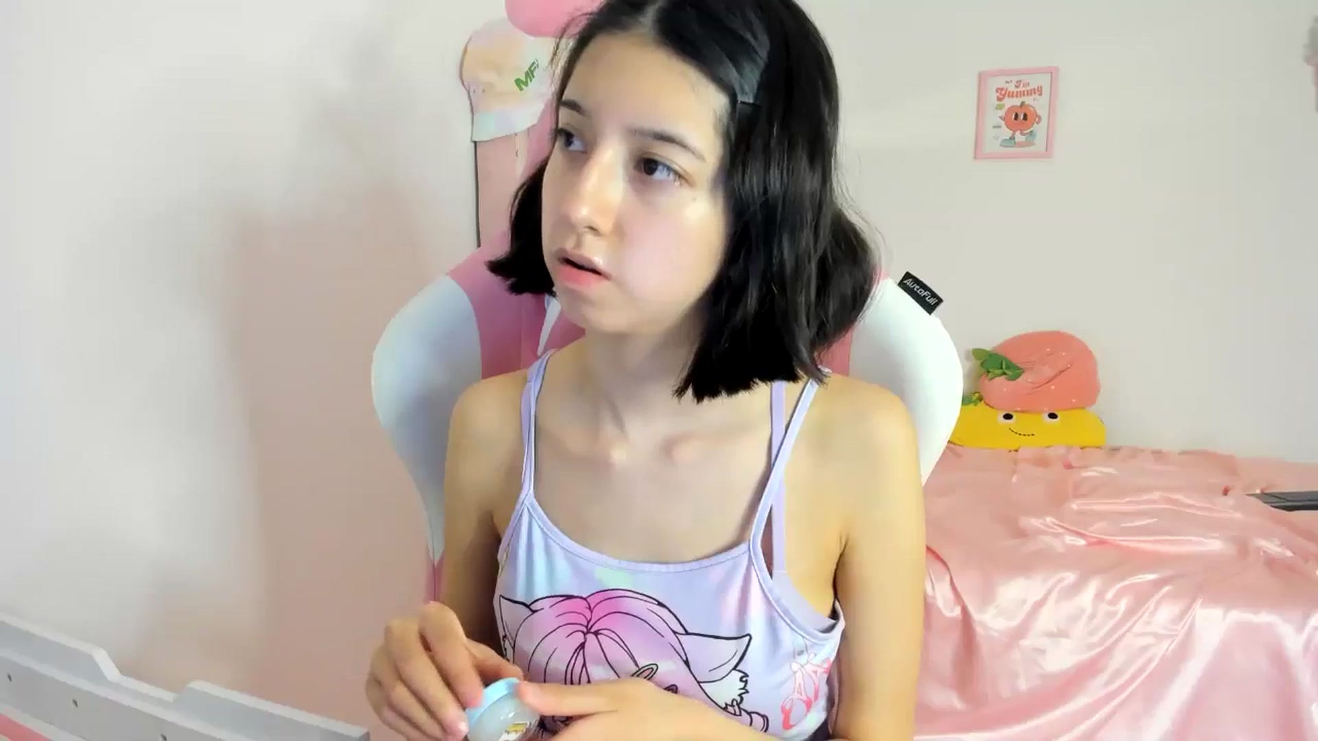 Gallery image thumbnail from Cherrycute666's myfreecams stream on, 06/20/2024, 07:33 image 16 of 20