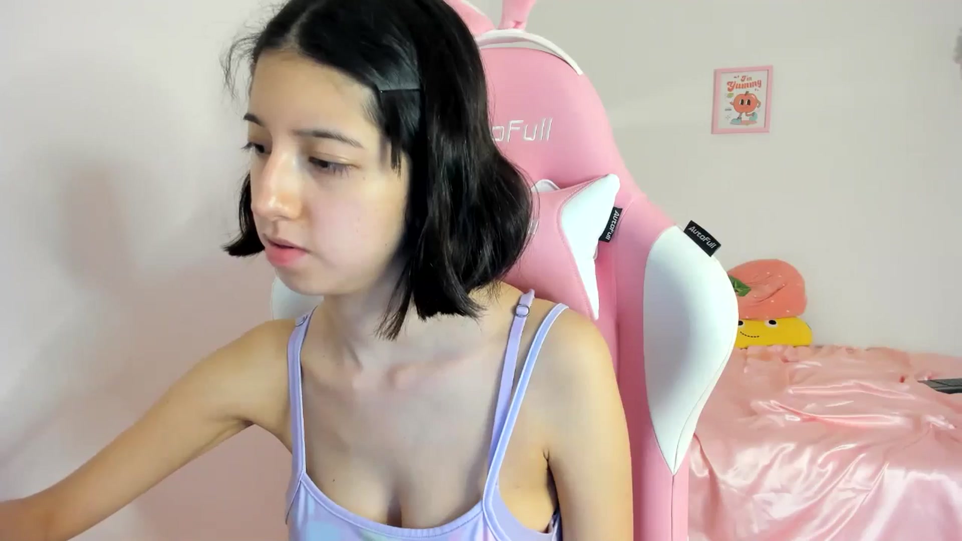 Gallery image thumbnail from Cherrycute666's myfreecams stream on, 06/20/2024, 07:33 image 6 of 20