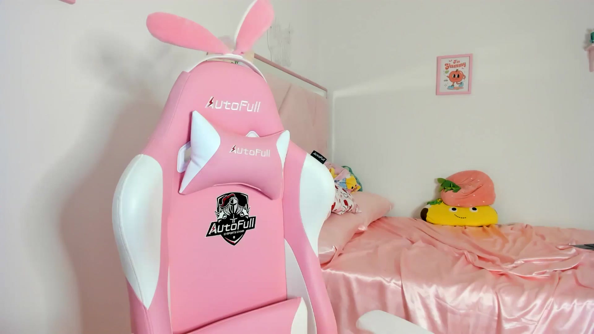 Gallery image thumbnail from Cherrycute666's myfreecams stream on, 06/20/2024, 09:08 image 11 of 20