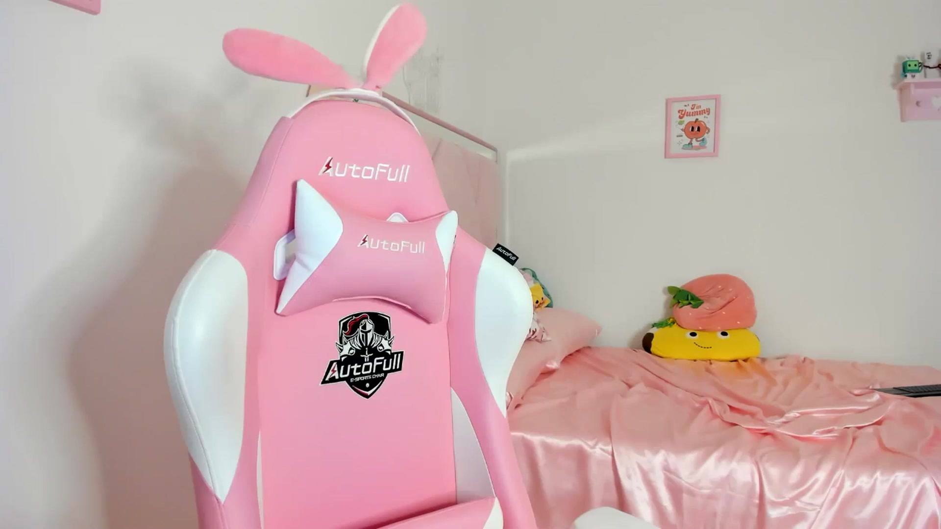 Gallery image thumbnail from Cherrycute666's myfreecams stream on, 06/20/2024, 09:08 image 3 of 20