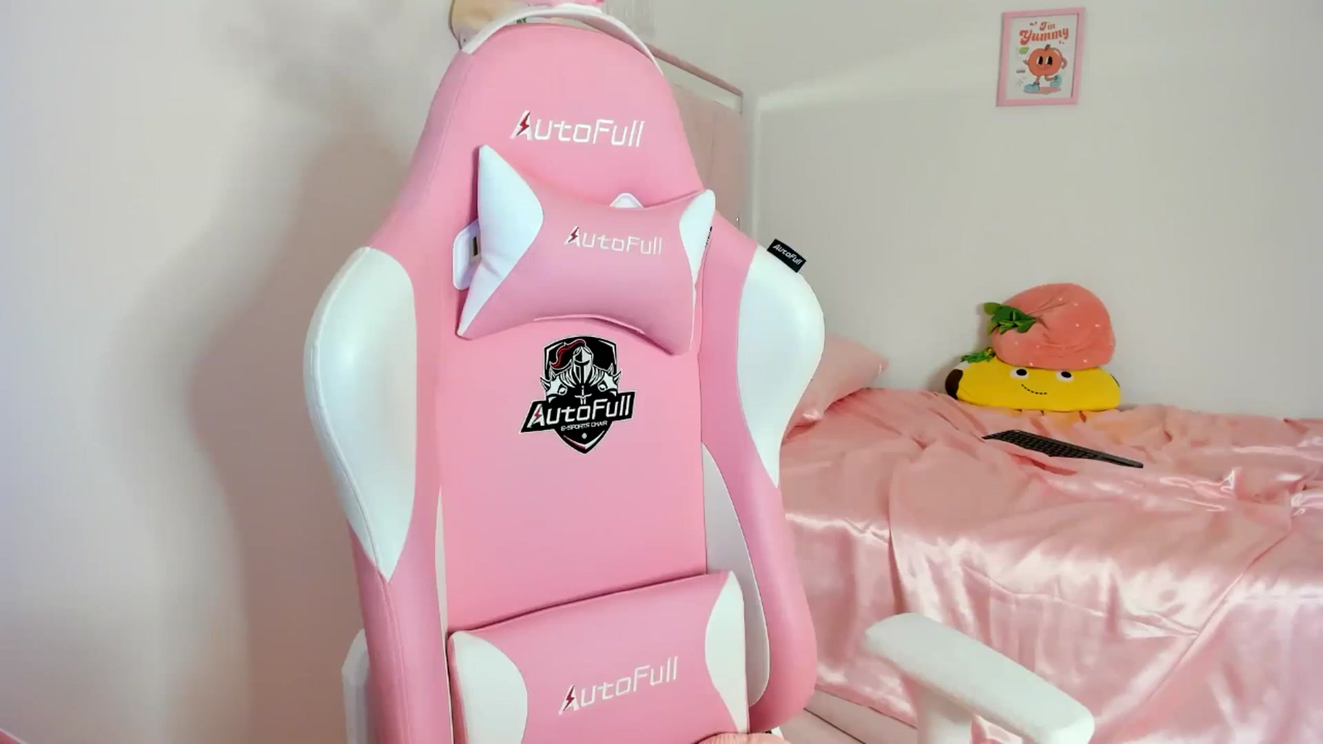 Gallery image thumbnail from Cherrycute666's myfreecams stream on, 06/20/2024, 10:43 image 14 of 20