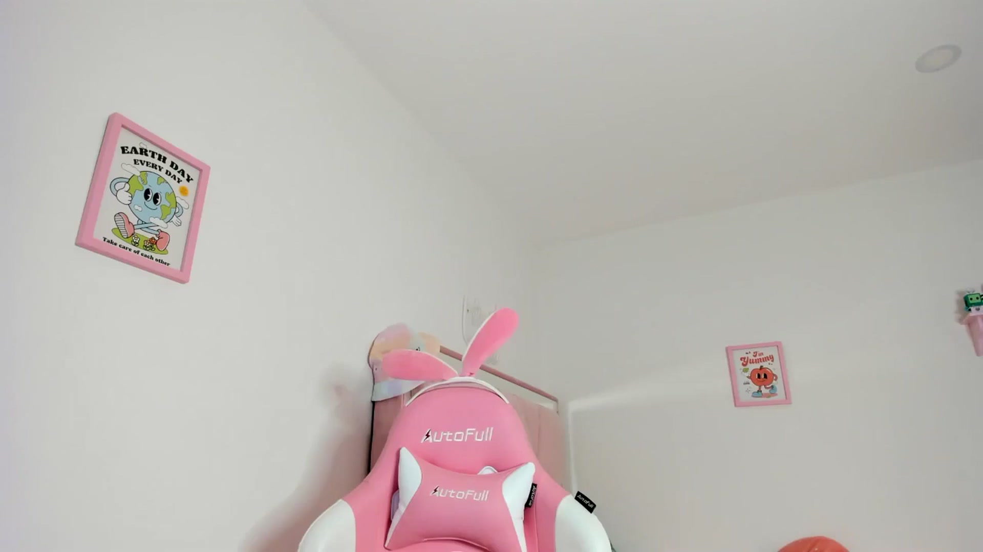 Gallery image thumbnail from Cherrycute666's myfreecams stream on, 06/20/2024, 10:43 image 19 of 20
